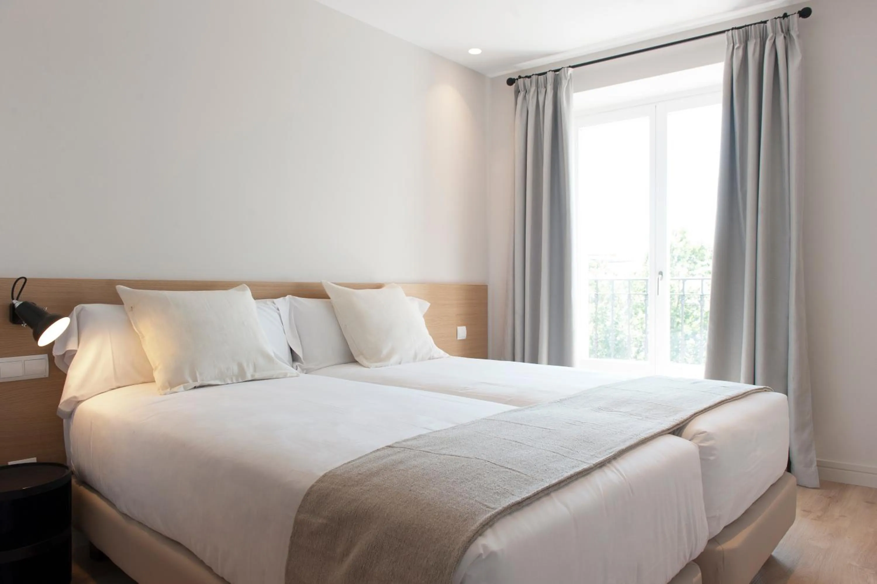 Bathroom, Bed in MH Apartments Central Madrid