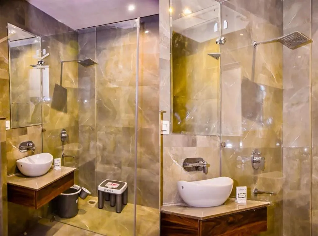 Shower in Hotel CJ International