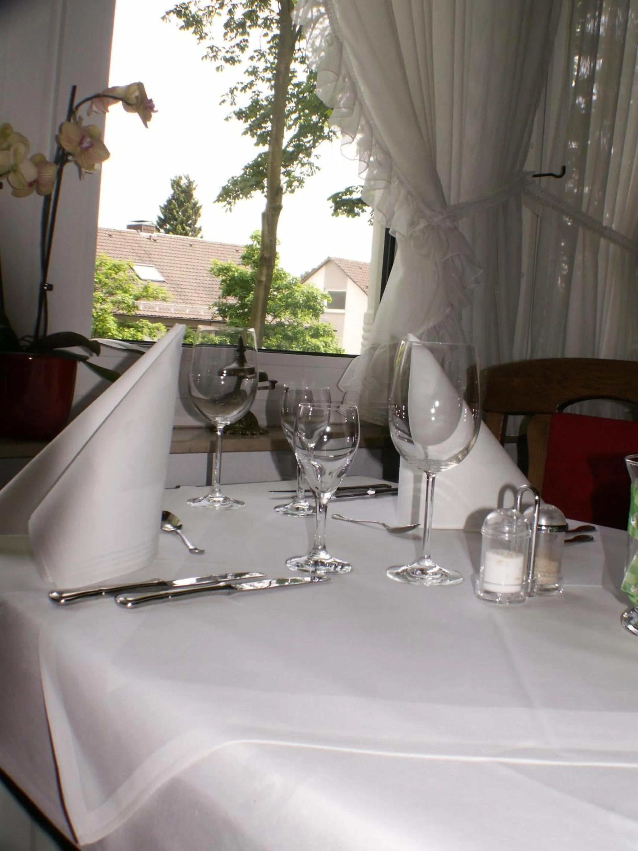 Restaurant/places to eat in Thermen Hotel Pension Villa Holstein