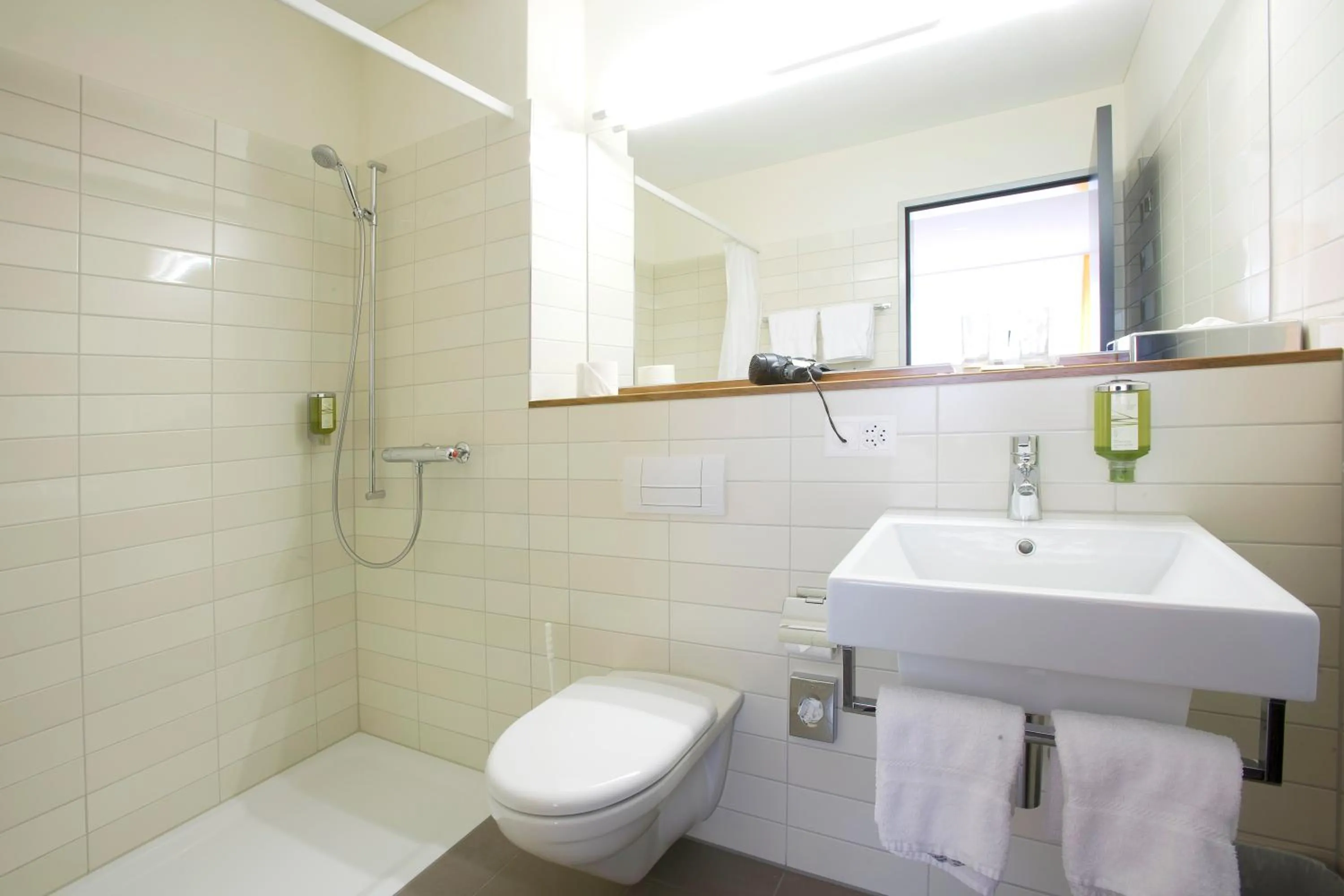 Shower in Hotel Astoria