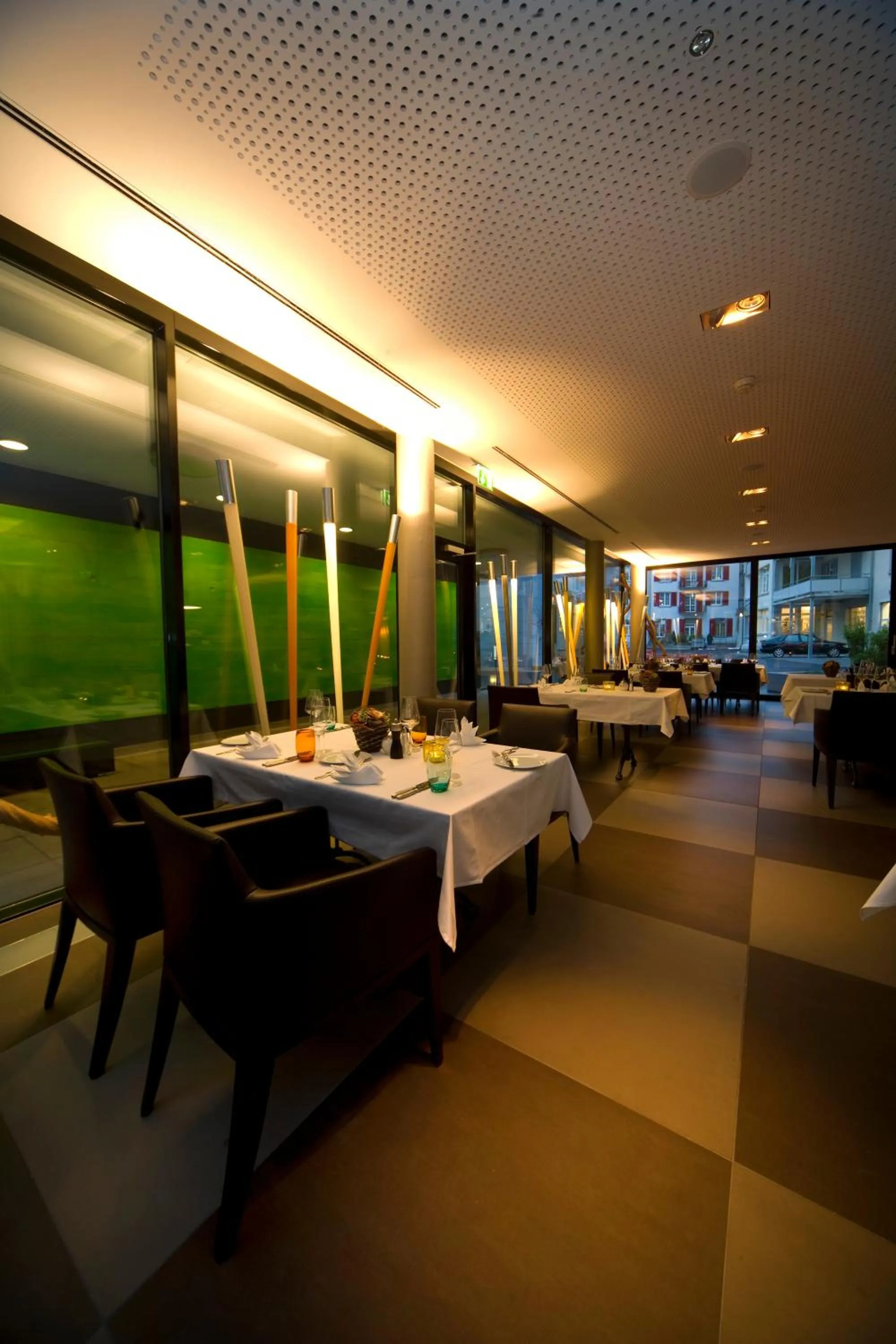 Restaurant/places to eat in Hotel Astoria