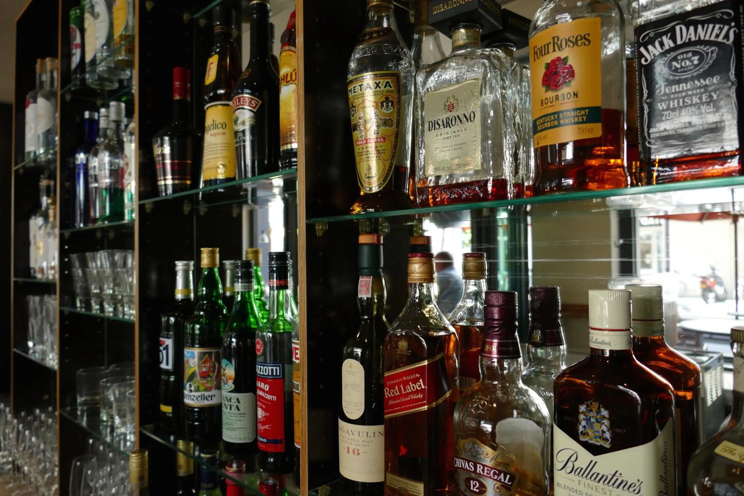 Restaurant/places to eat in Hotel Astoria