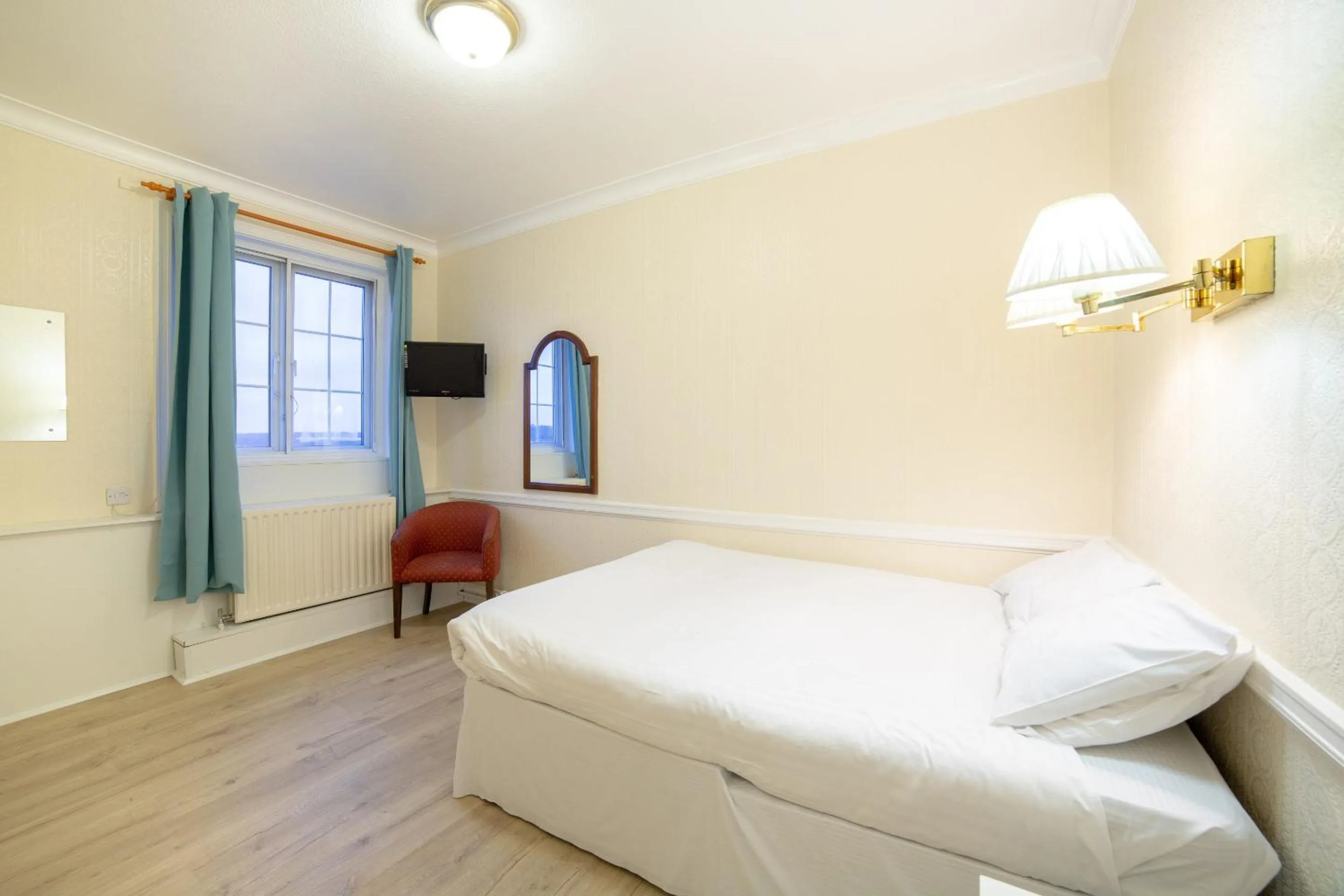 Bedroom in George Hotel, Burslem, Stoke-on-Trent