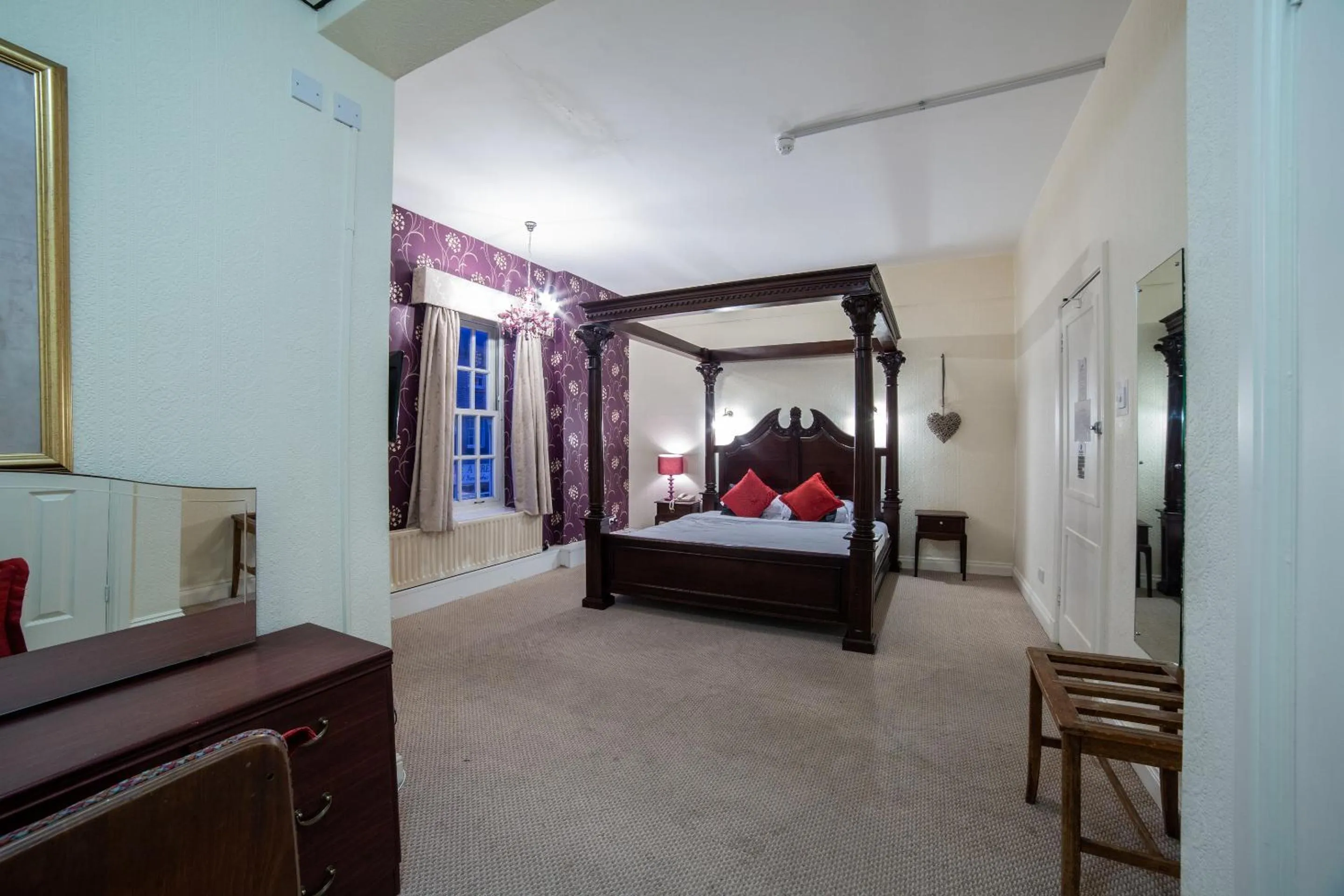 Bedroom in George Hotel, Burslem, Stoke-on-Trent