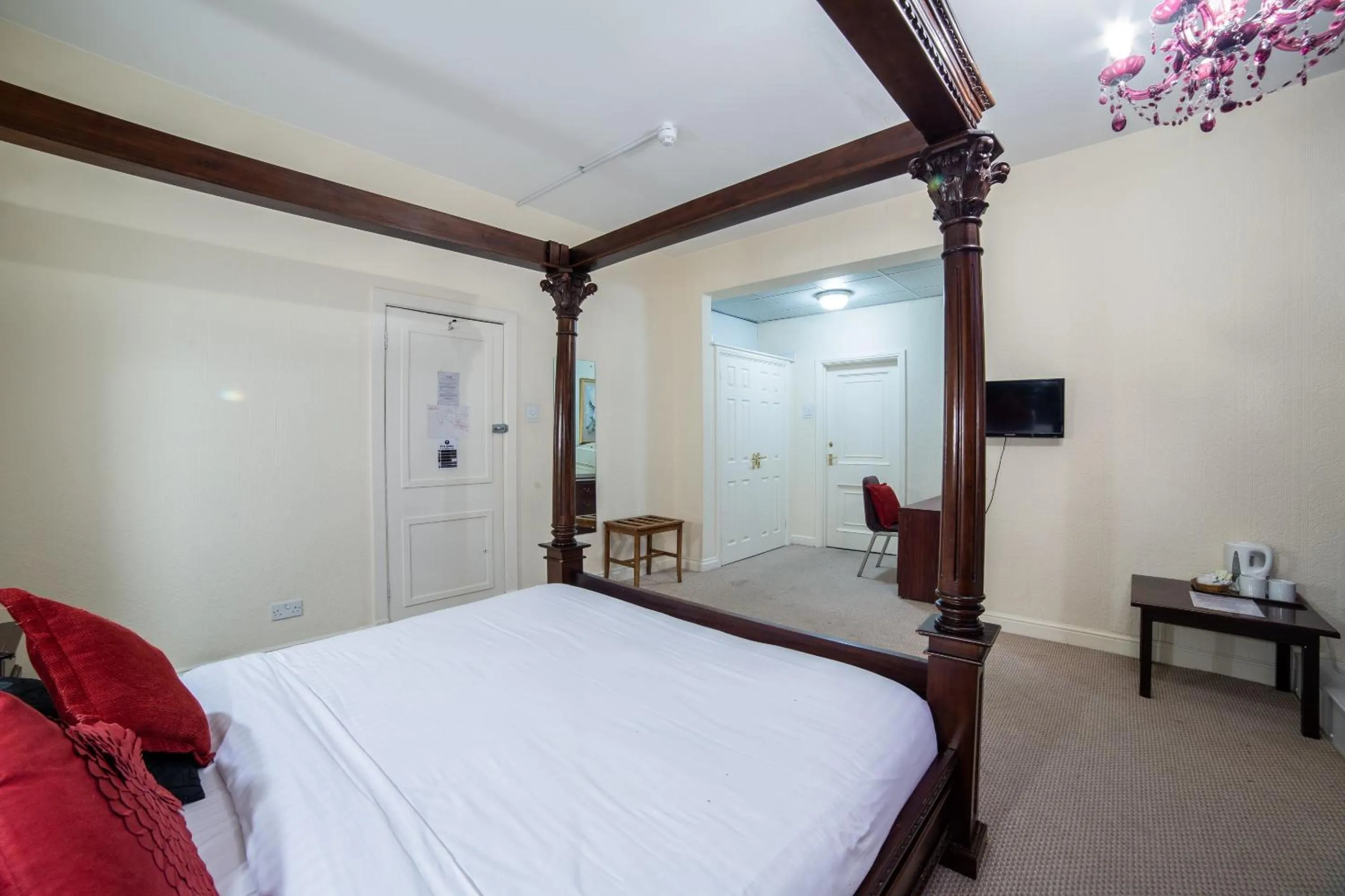 Bedroom in George Hotel, Burslem, Stoke-on-Trent
