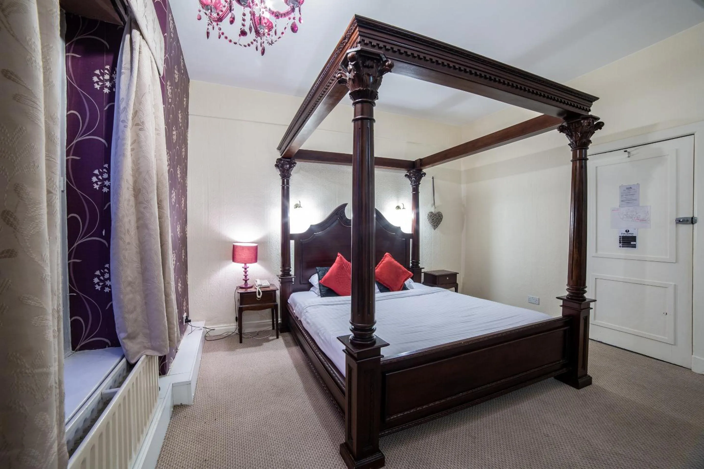 Bedroom in George Hotel, Burslem, Stoke-on-Trent