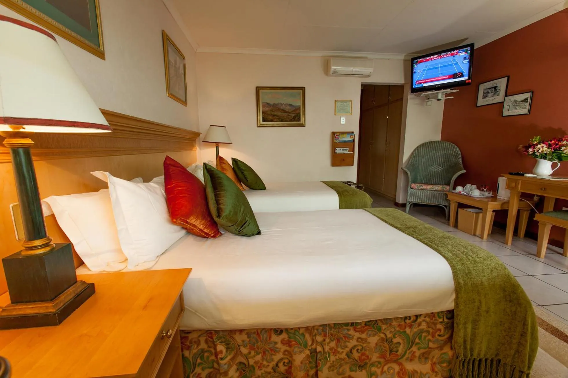 Bed in Shamrock Arms Guest Lodge