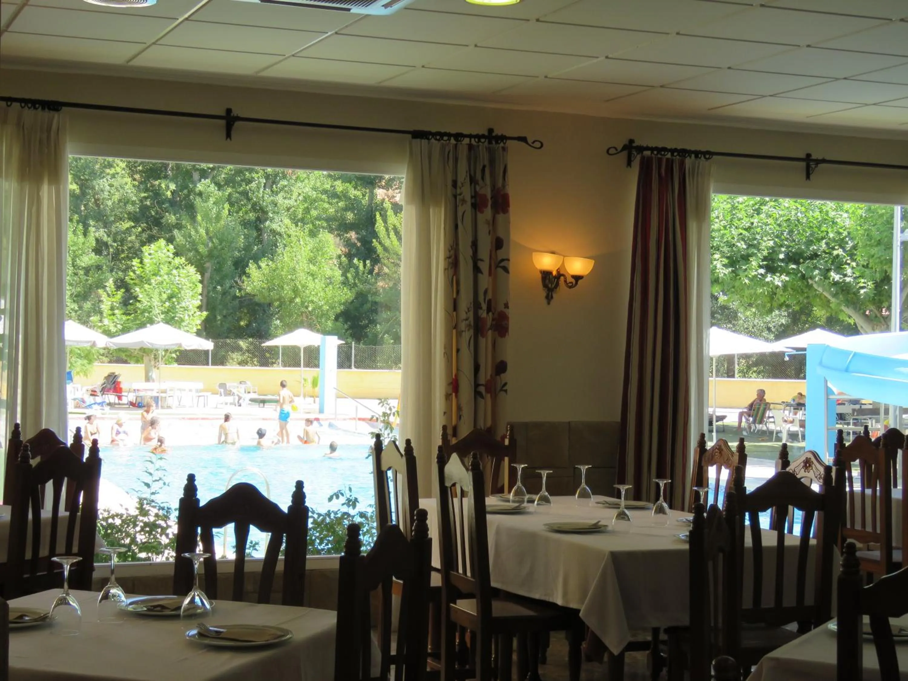 Restaurant/places to eat in Hotel Río Piscina