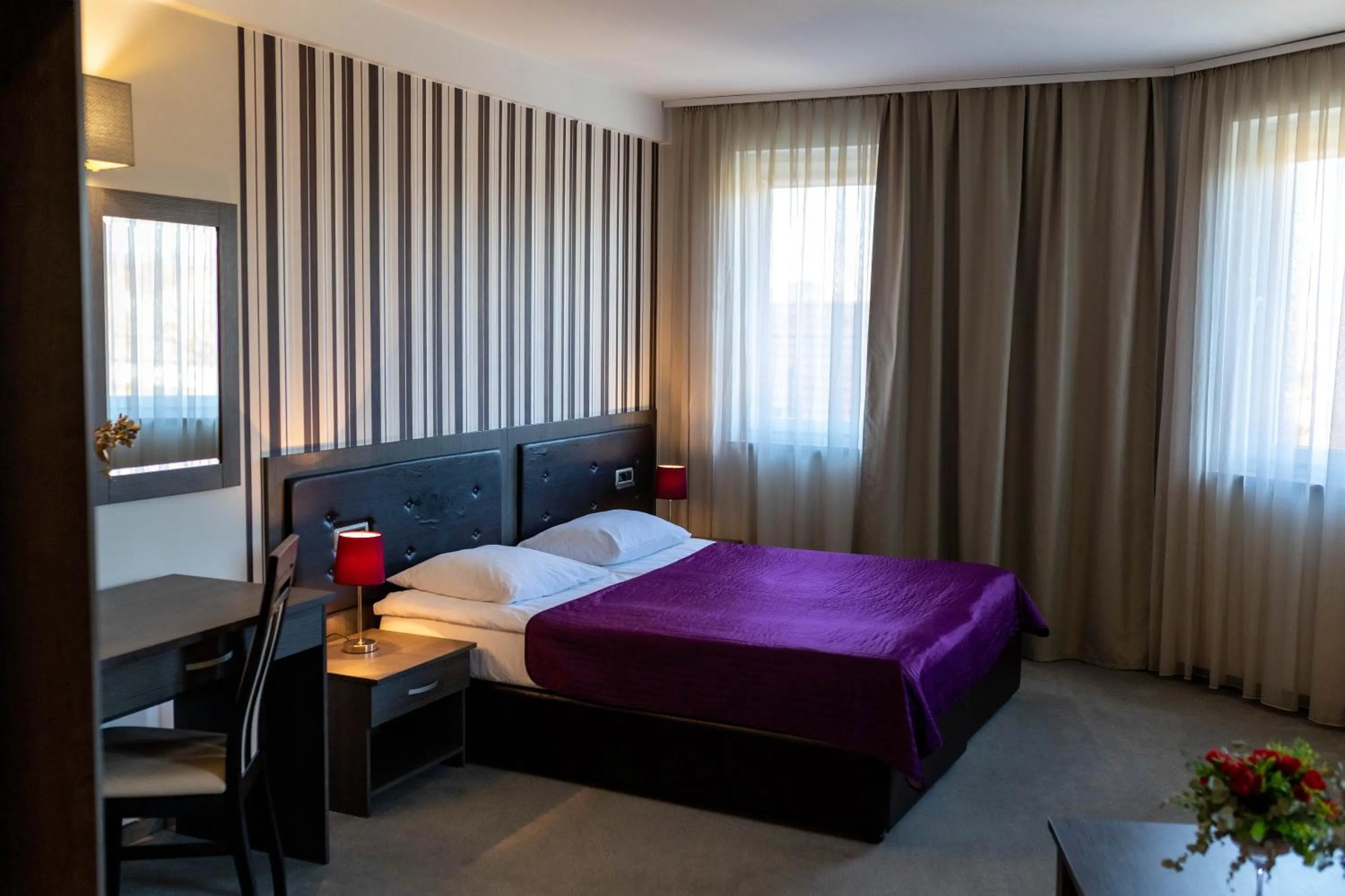 Property building, Bed in Art Hotel