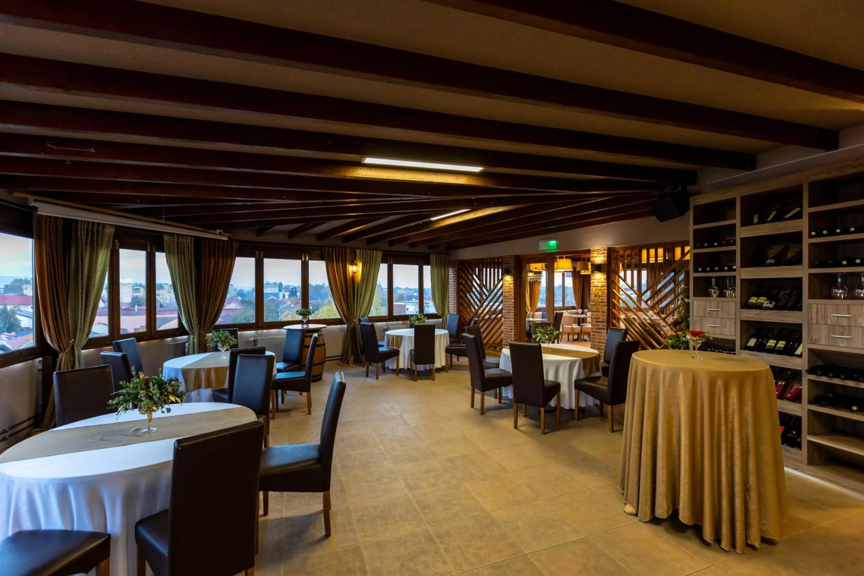 Restaurant/places to eat in Art Hotel