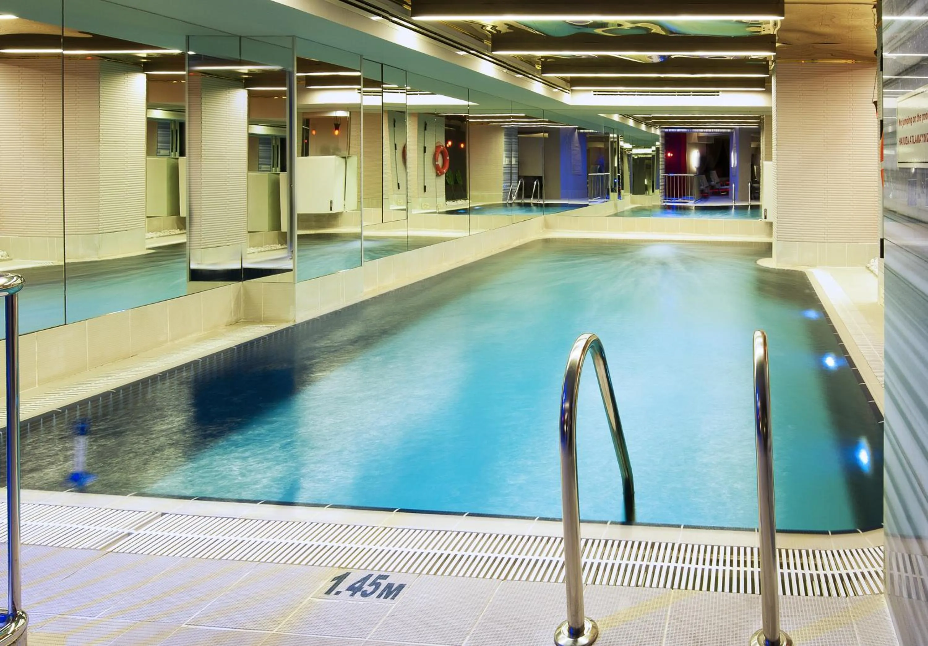 Swimming Pool in Yasmak Comfort Hotel