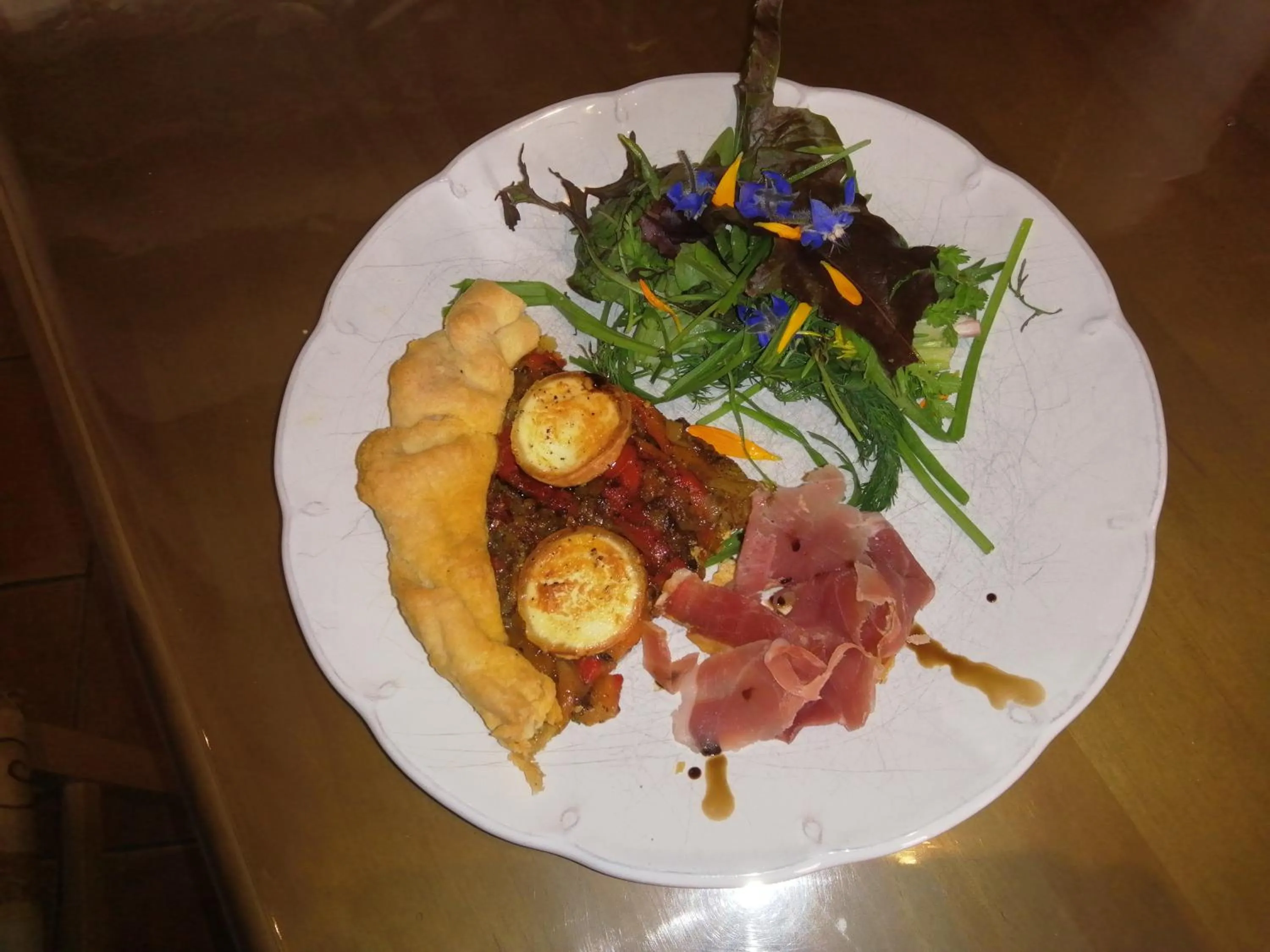 Food and drinks in BnBinB La Cour Enchantée