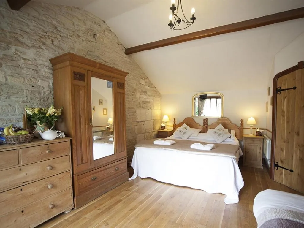Bedroom, Bed in Beeches Farmhouse Country Cottages & Rooms