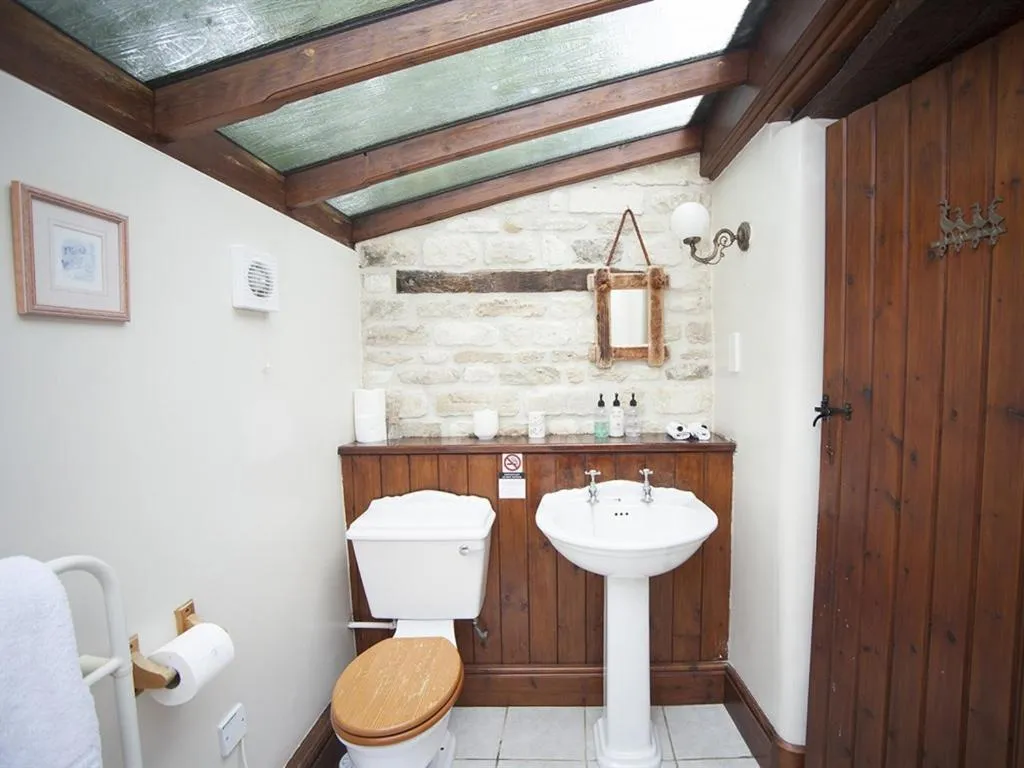 Bathroom in Beeches Farmhouse Country Cottages & Rooms