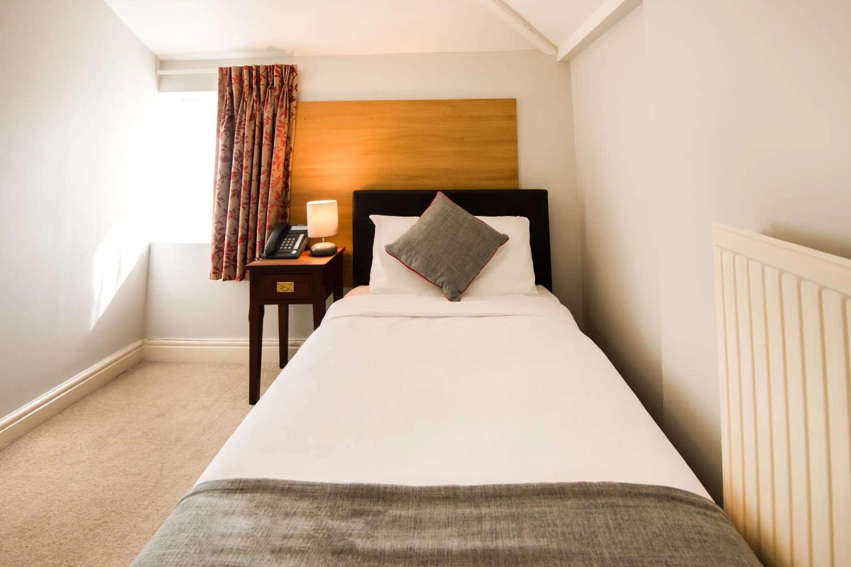 Bedroom, Bed in The Regency, Clifton Bristol by Belvilla