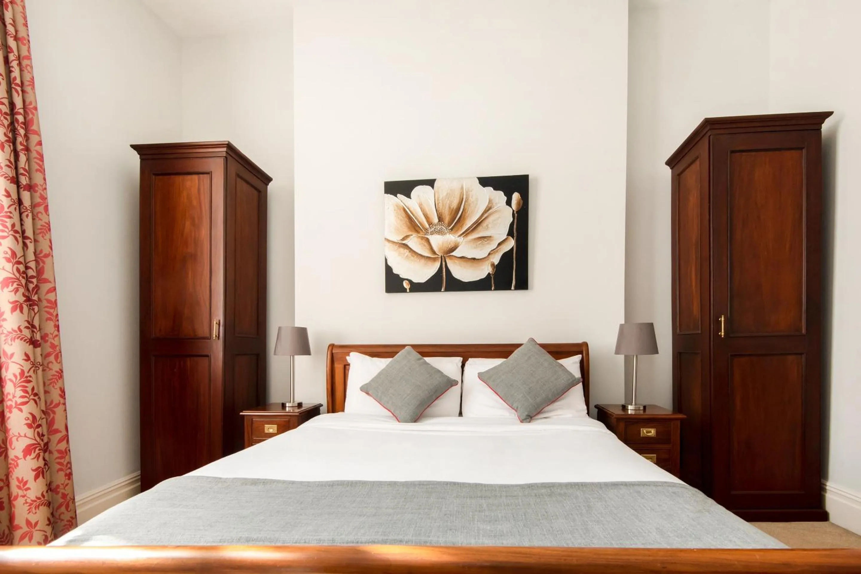 Bedroom, Bed in The Regency, Clifton Bristol by Belvilla