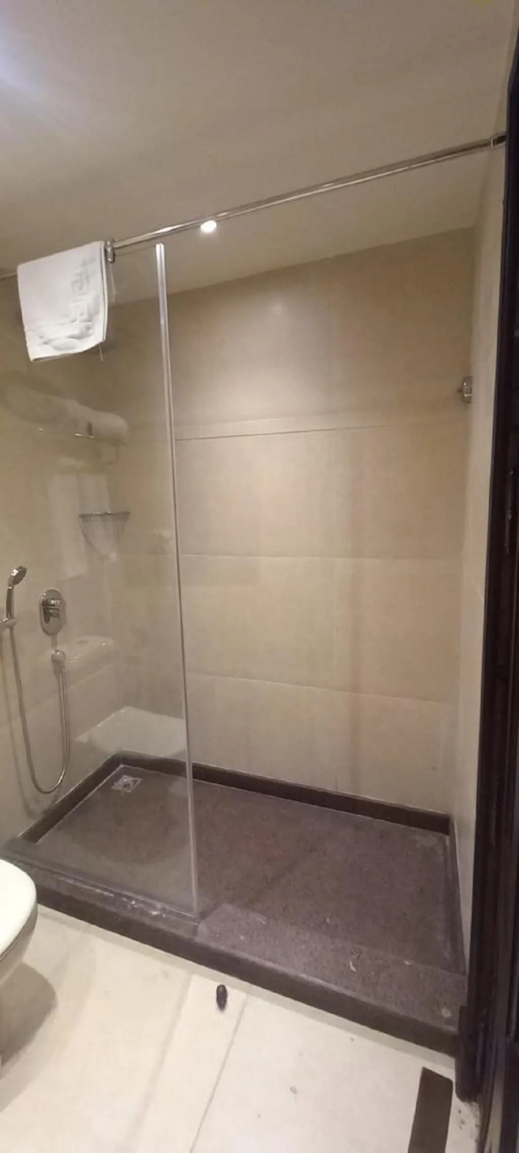 Shower in Africana Hotel & Spa