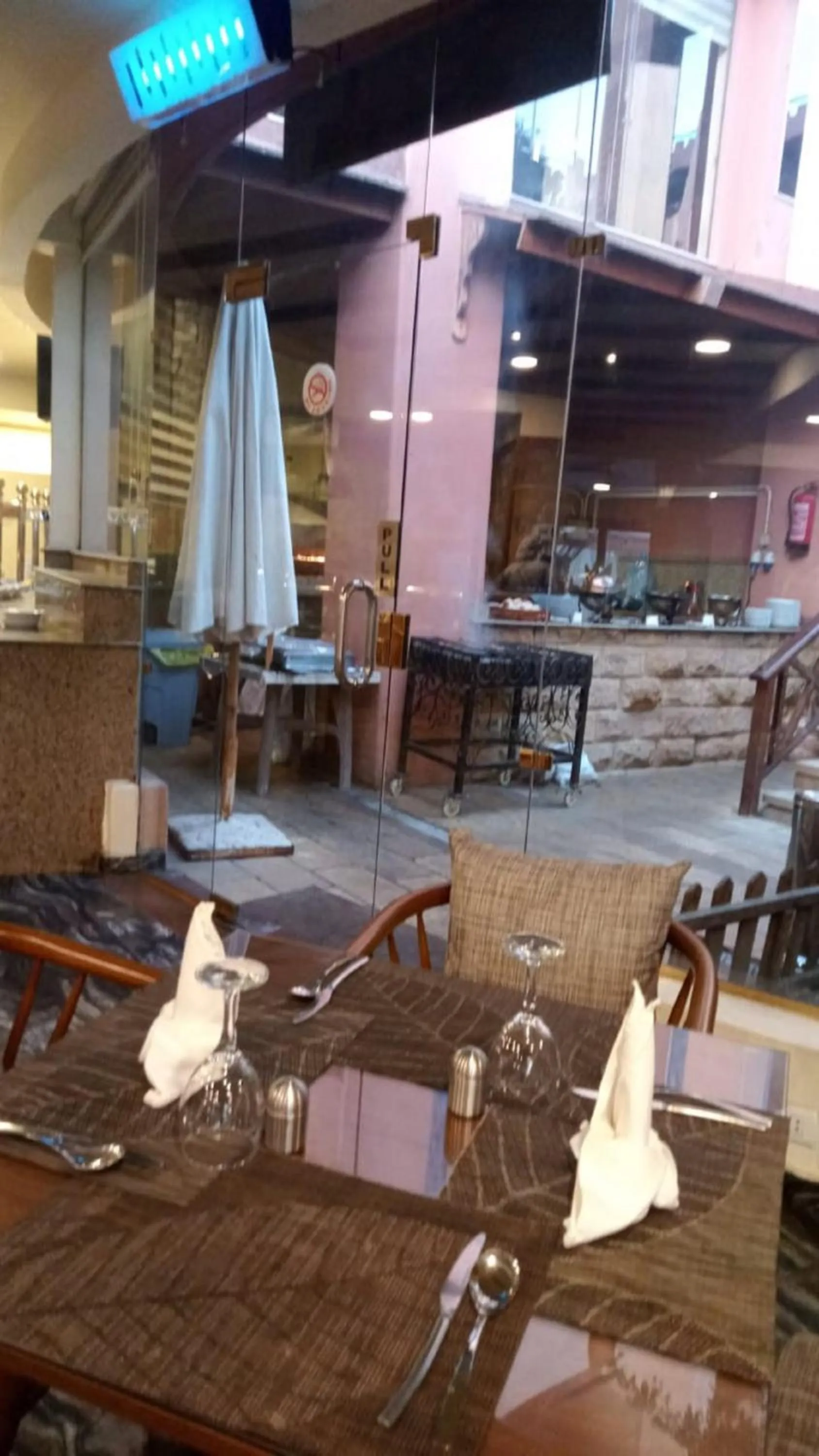 Restaurant/places to eat in Africana Hotel & Spa