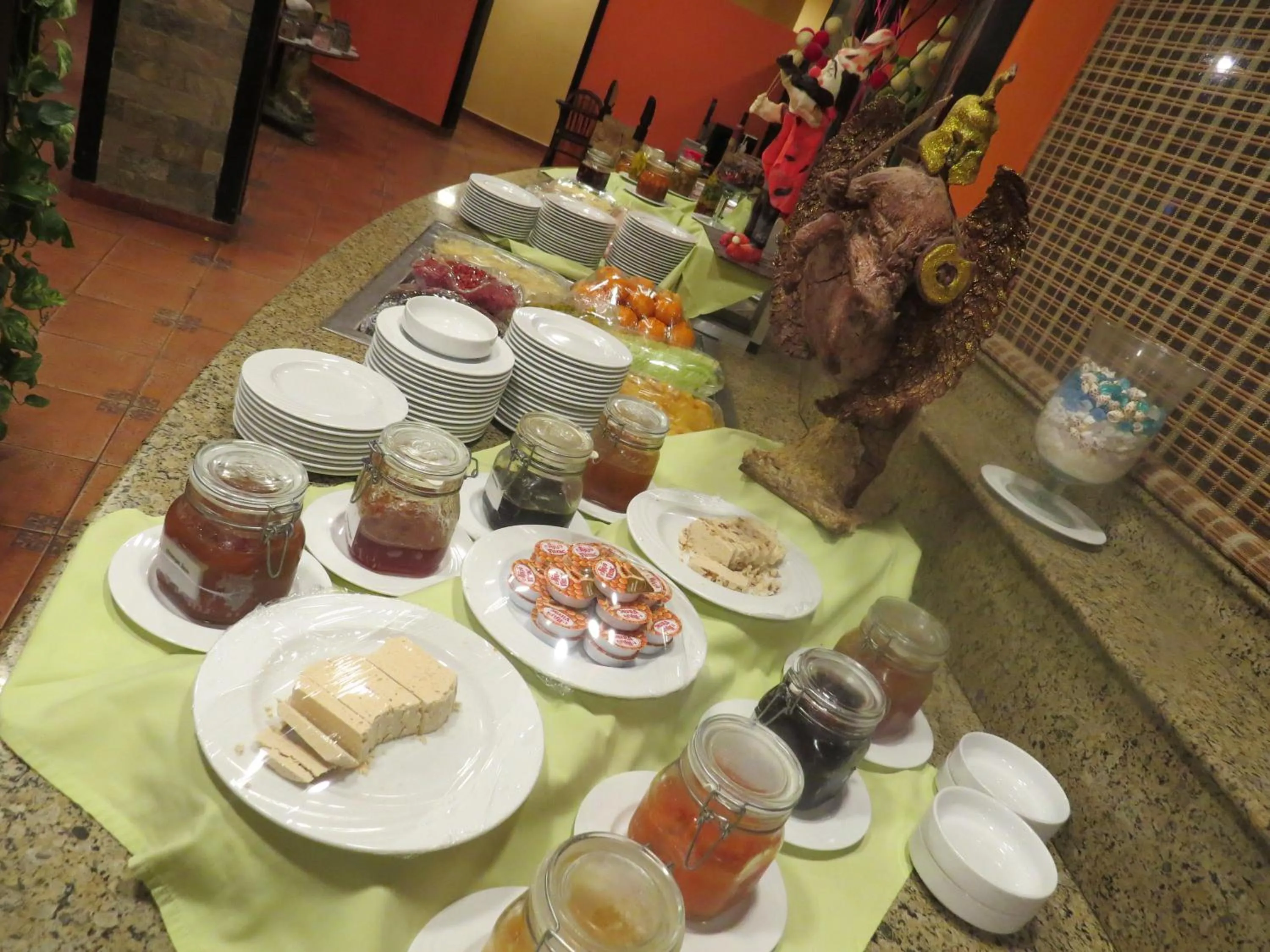 Restaurant/places to eat in Africana Hotel & Spa