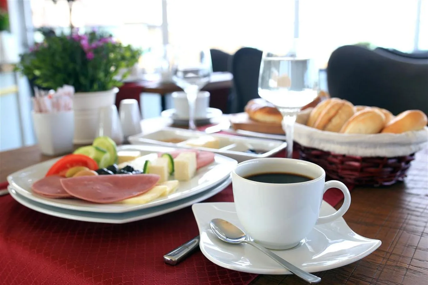 Restaurant/places to eat in Güvenay Business Hotel