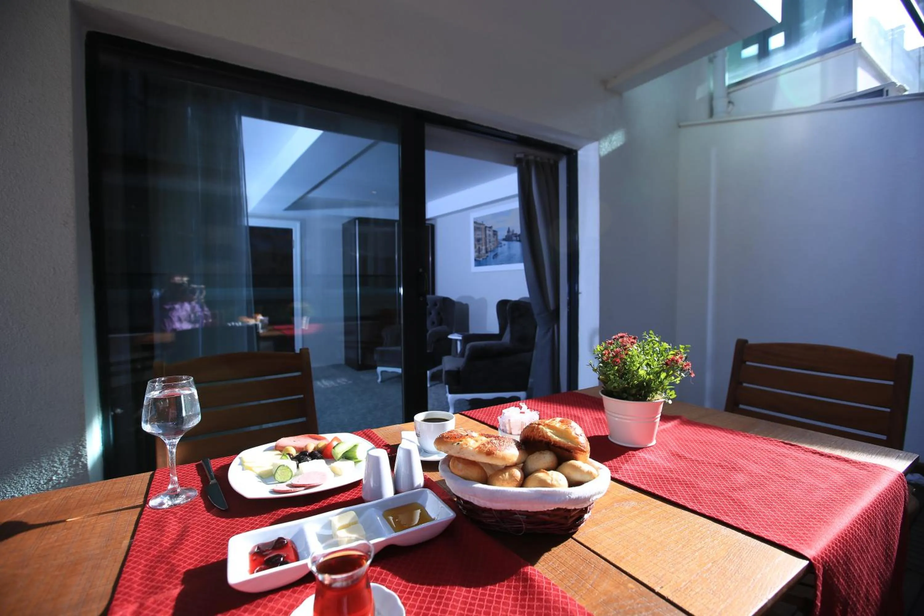 Balcony/Terrace in Güvenay Business Hotel