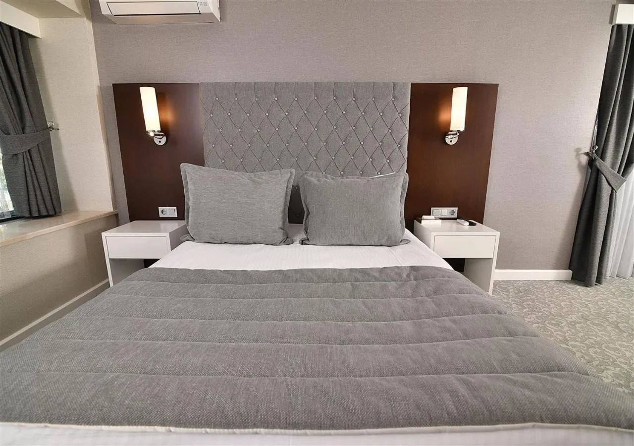 Property building, Bed in Güvenay Business Hotel