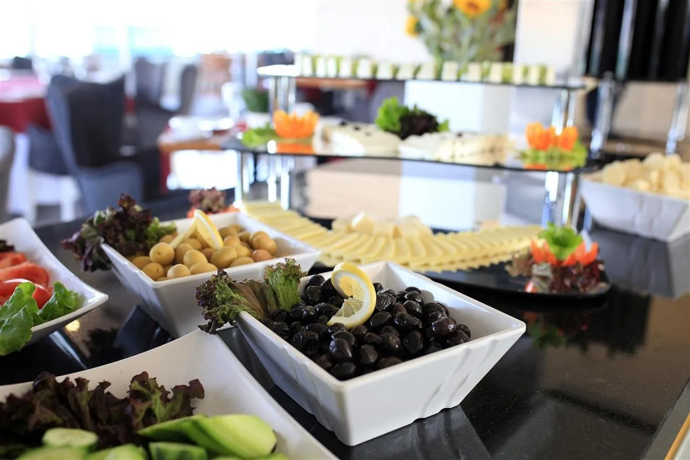 Restaurant/places to eat in Güvenay Business Hotel