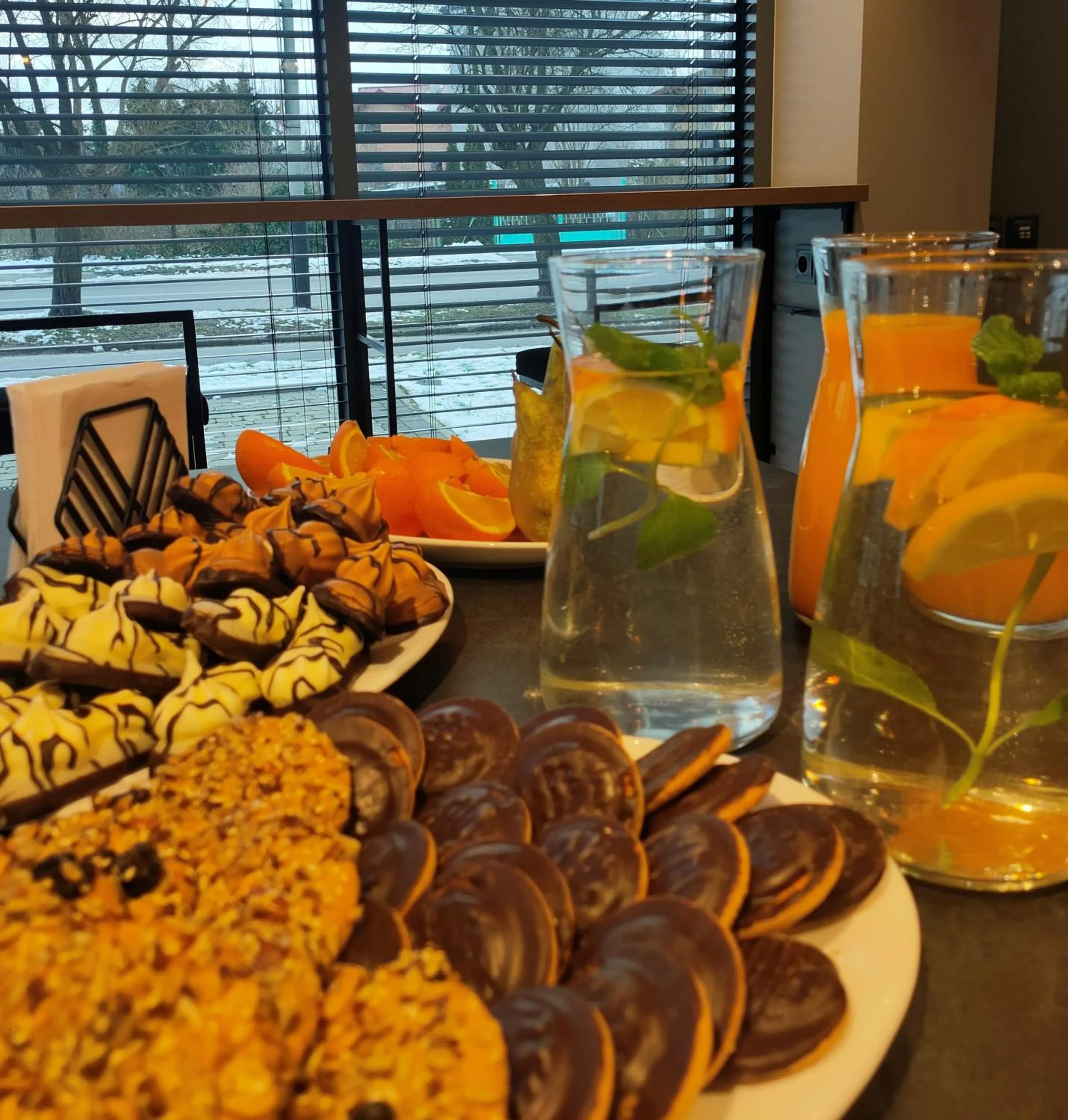 Restaurant/places to eat in Abton Hotel