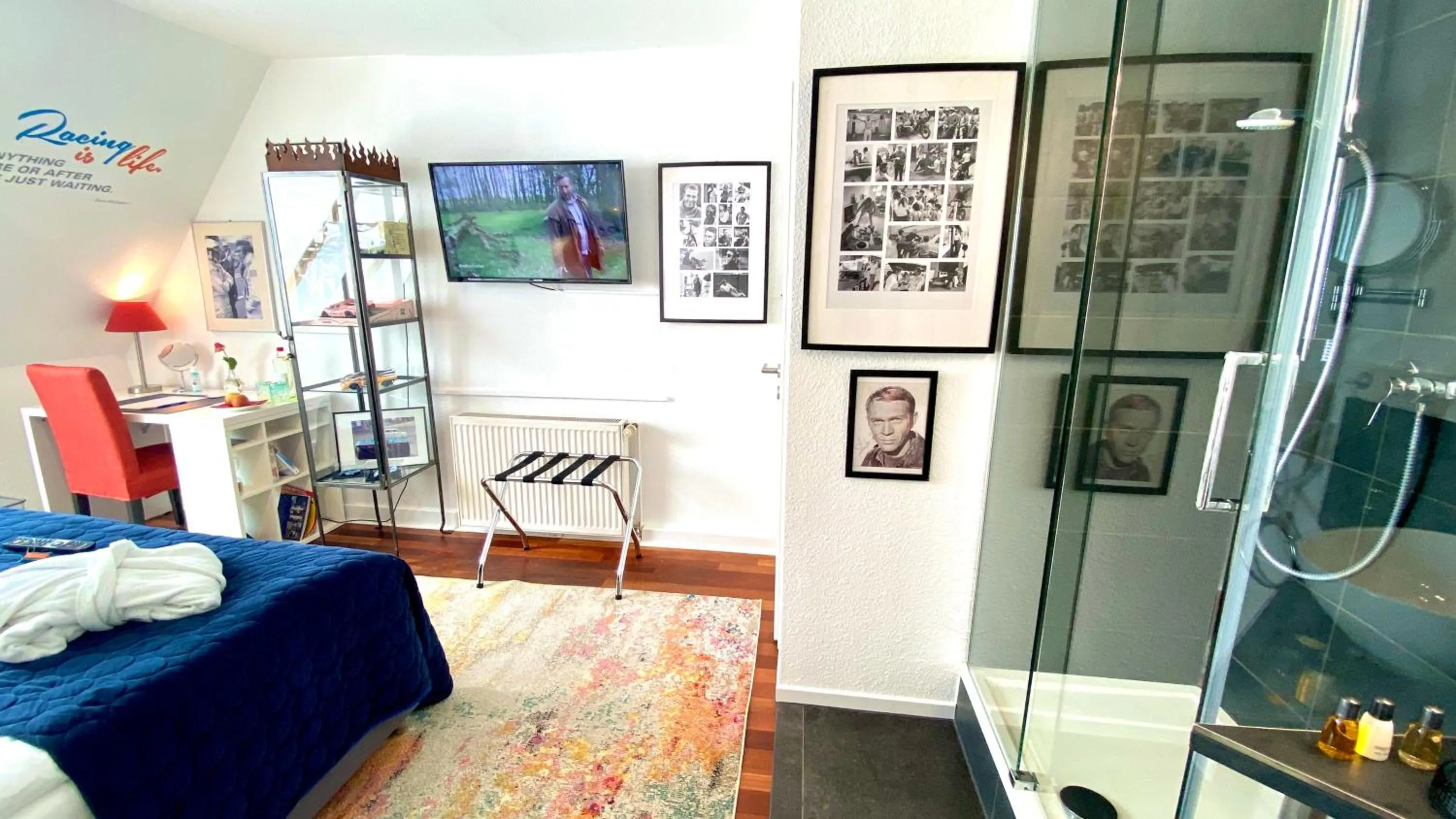 Photo of the whole room, Bed in Lilis kleines Hotel