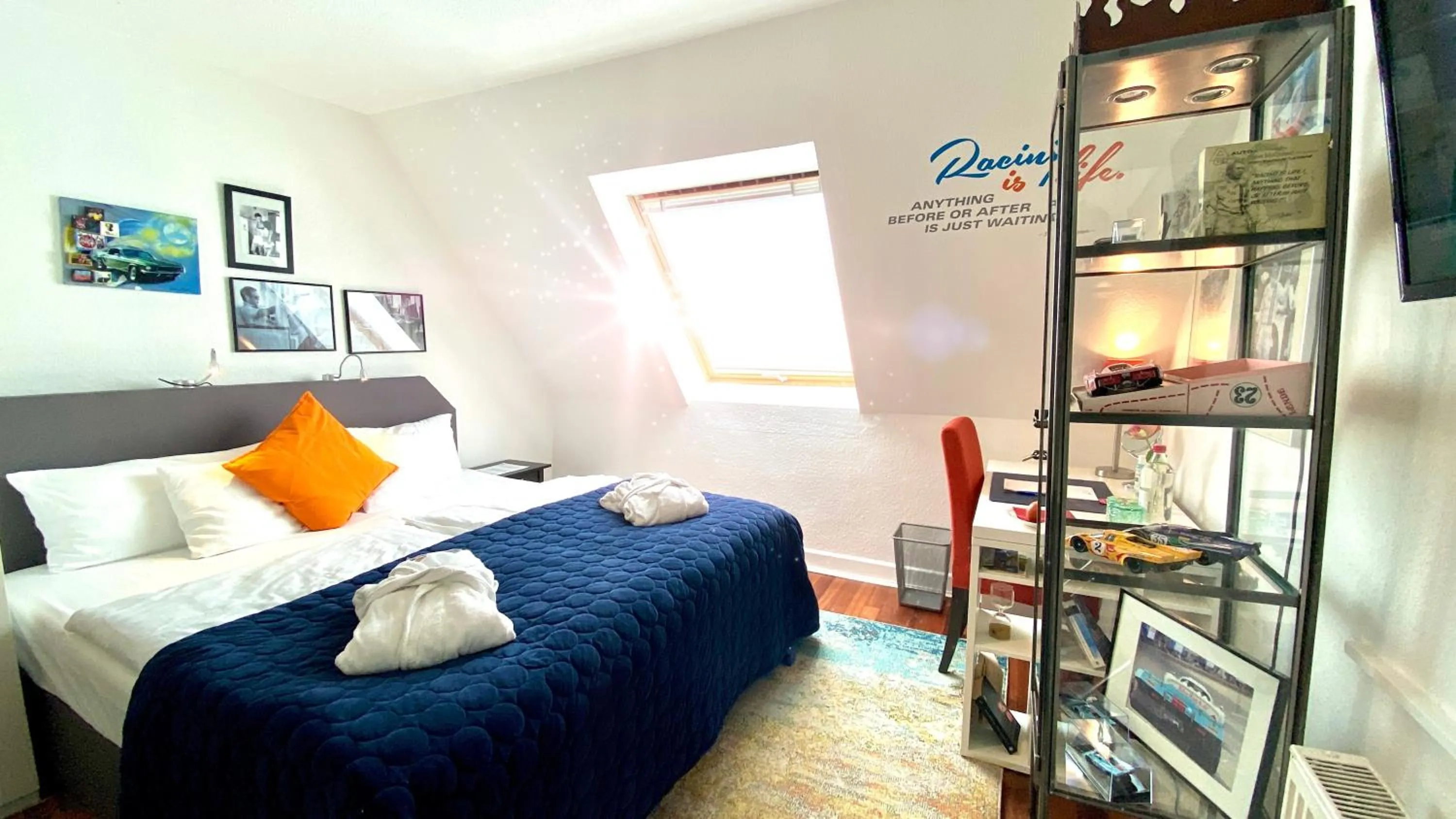 Photo of the whole room, Bed in Lilis kleines Hotel