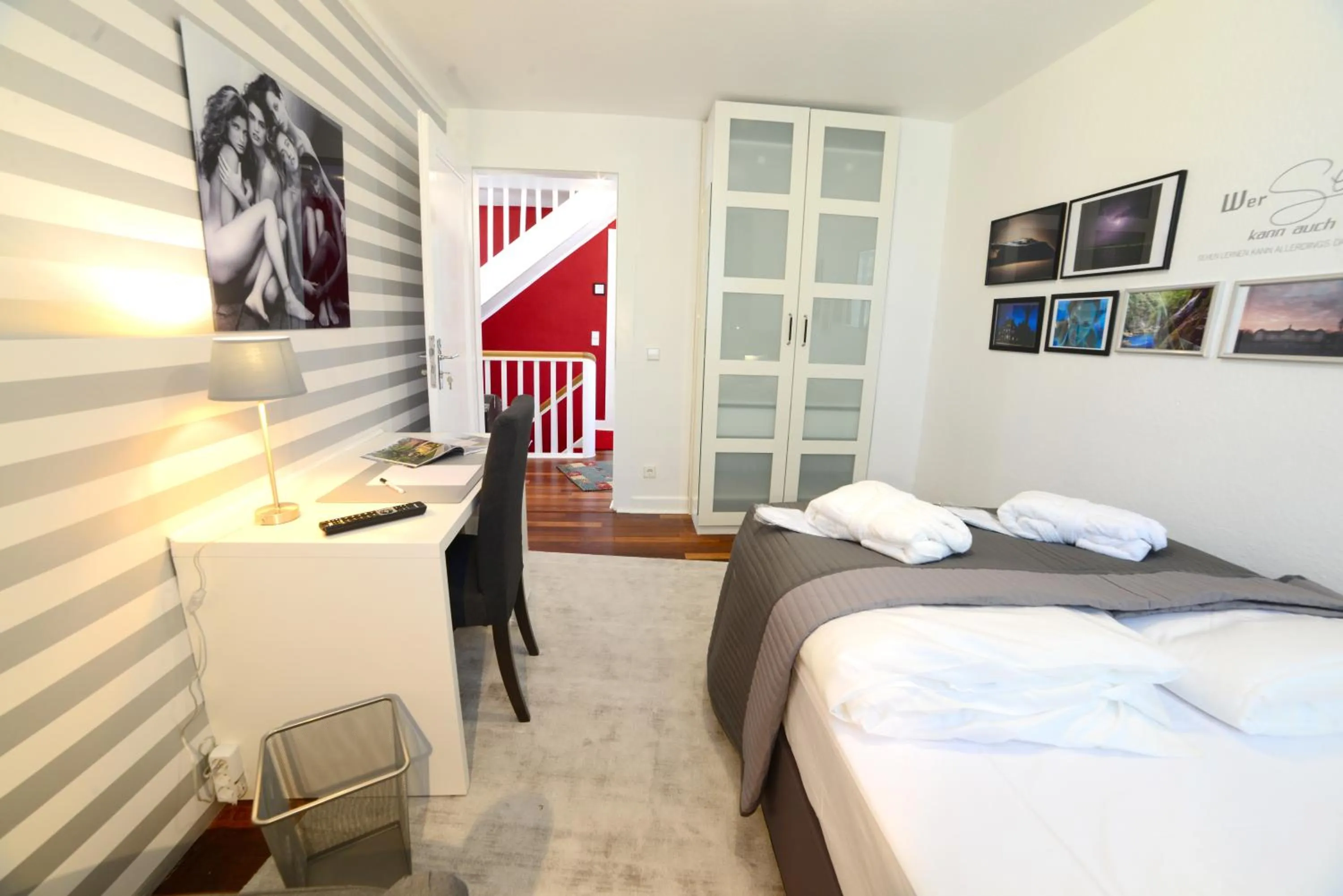 Photo of the whole room, Bed in Lilis kleines Hotel