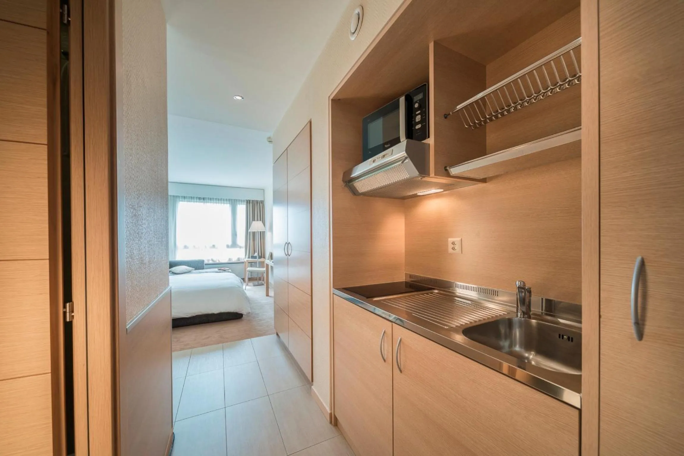 Kitchen or kitchenette, Bed in Starling Hôtel Résidence Genève