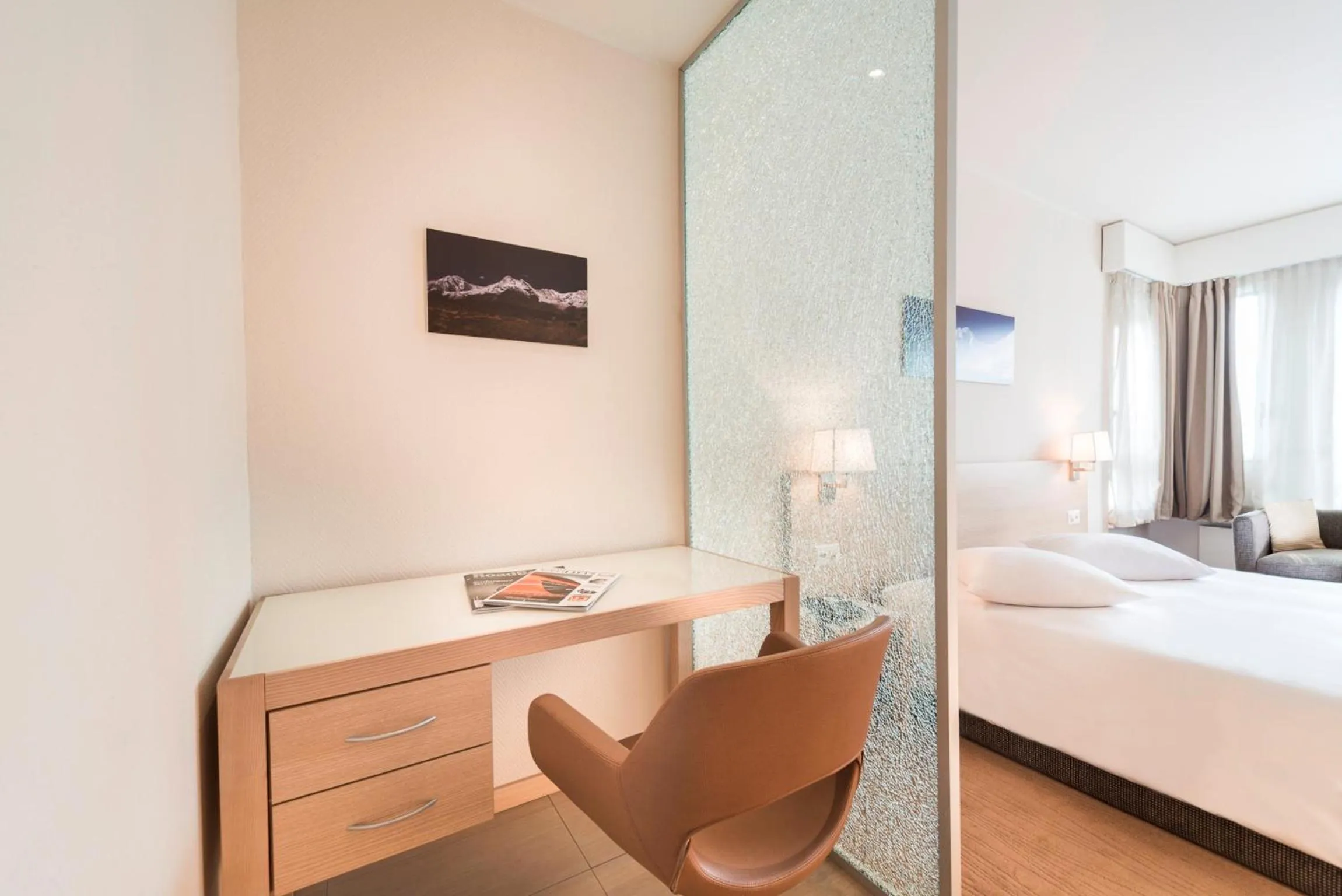 Seating area, Bed in Starling Hôtel Résidence Genève