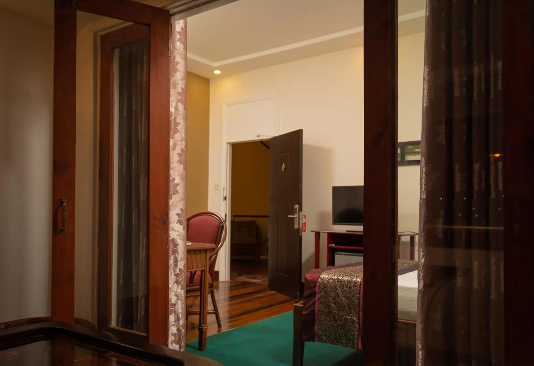 TV and multimedia in Herdmanston Lodge Hotel