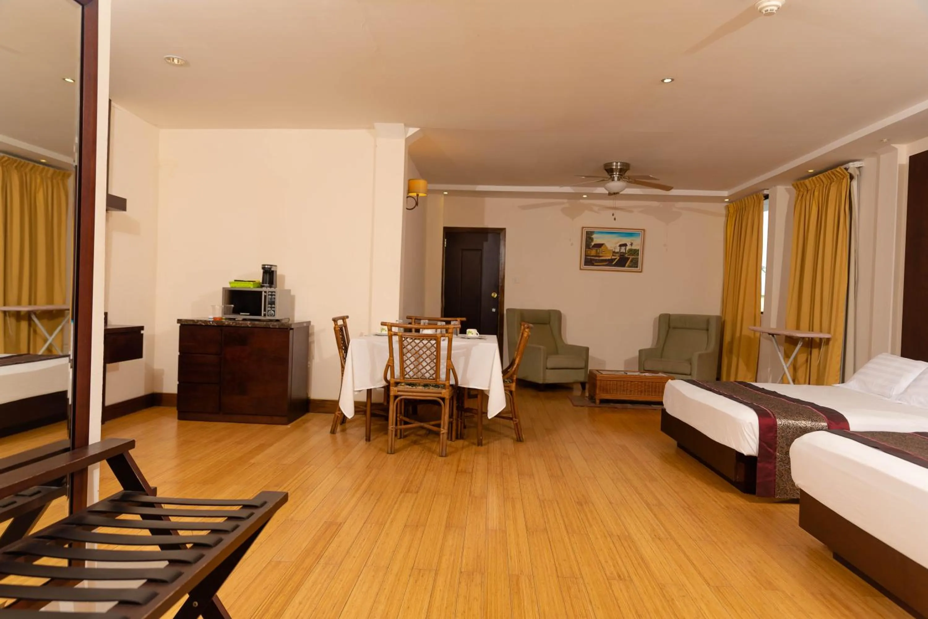 TV and multimedia, Bed in Herdmanston Lodge Hotel