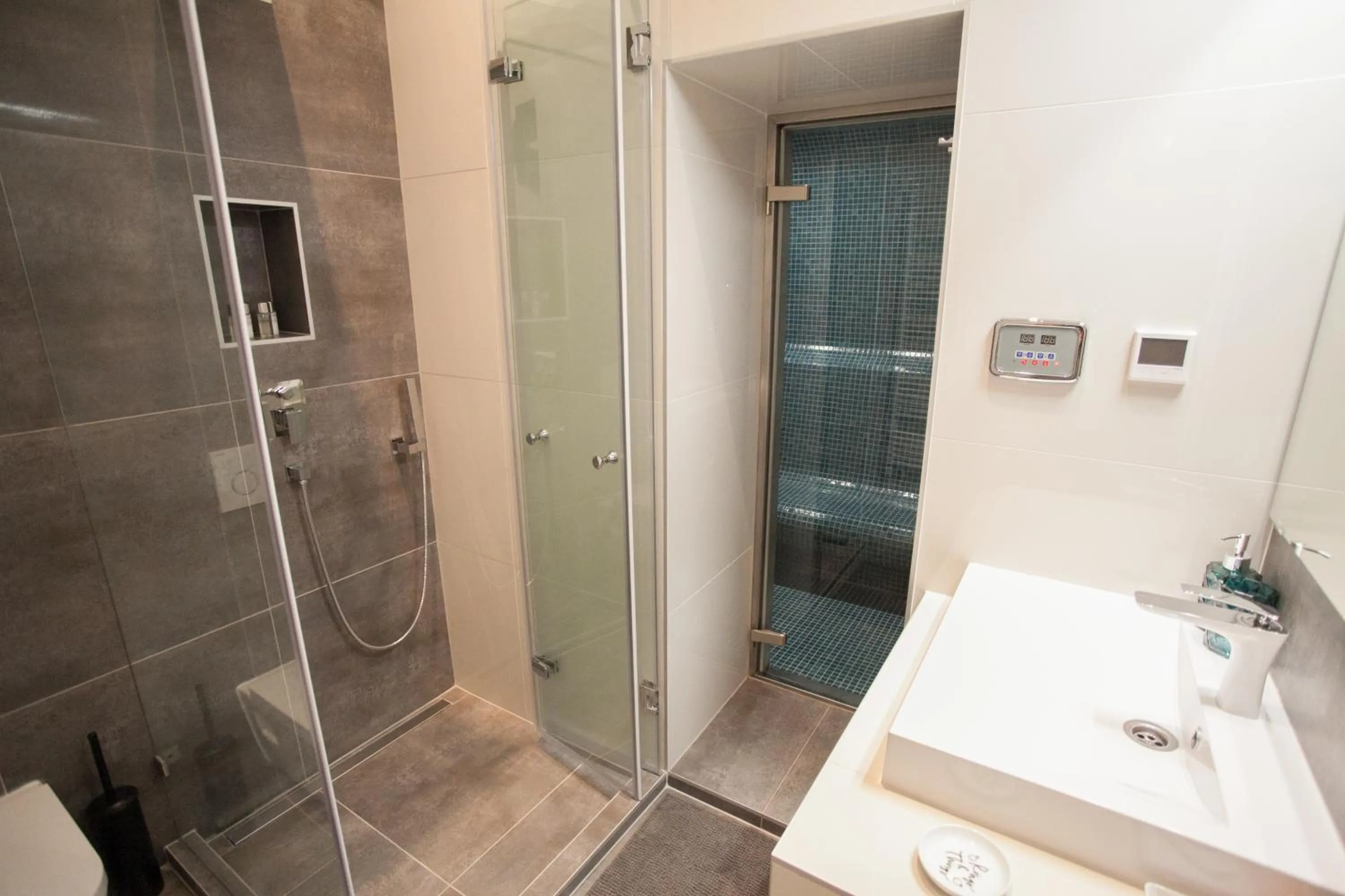 Steam room in Grand Loft Design