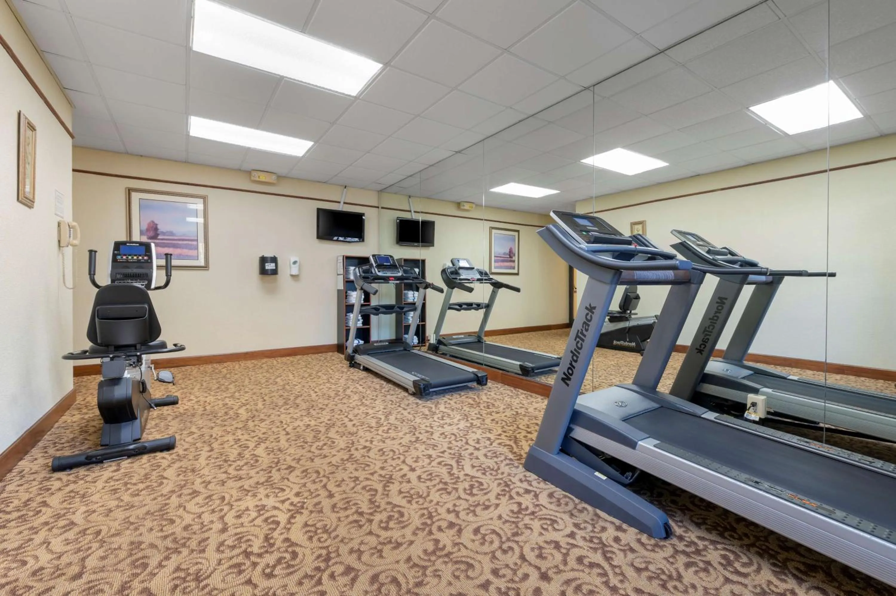 Spa and wellness centre/facilities in Best Western Louisville East Inn & Suites