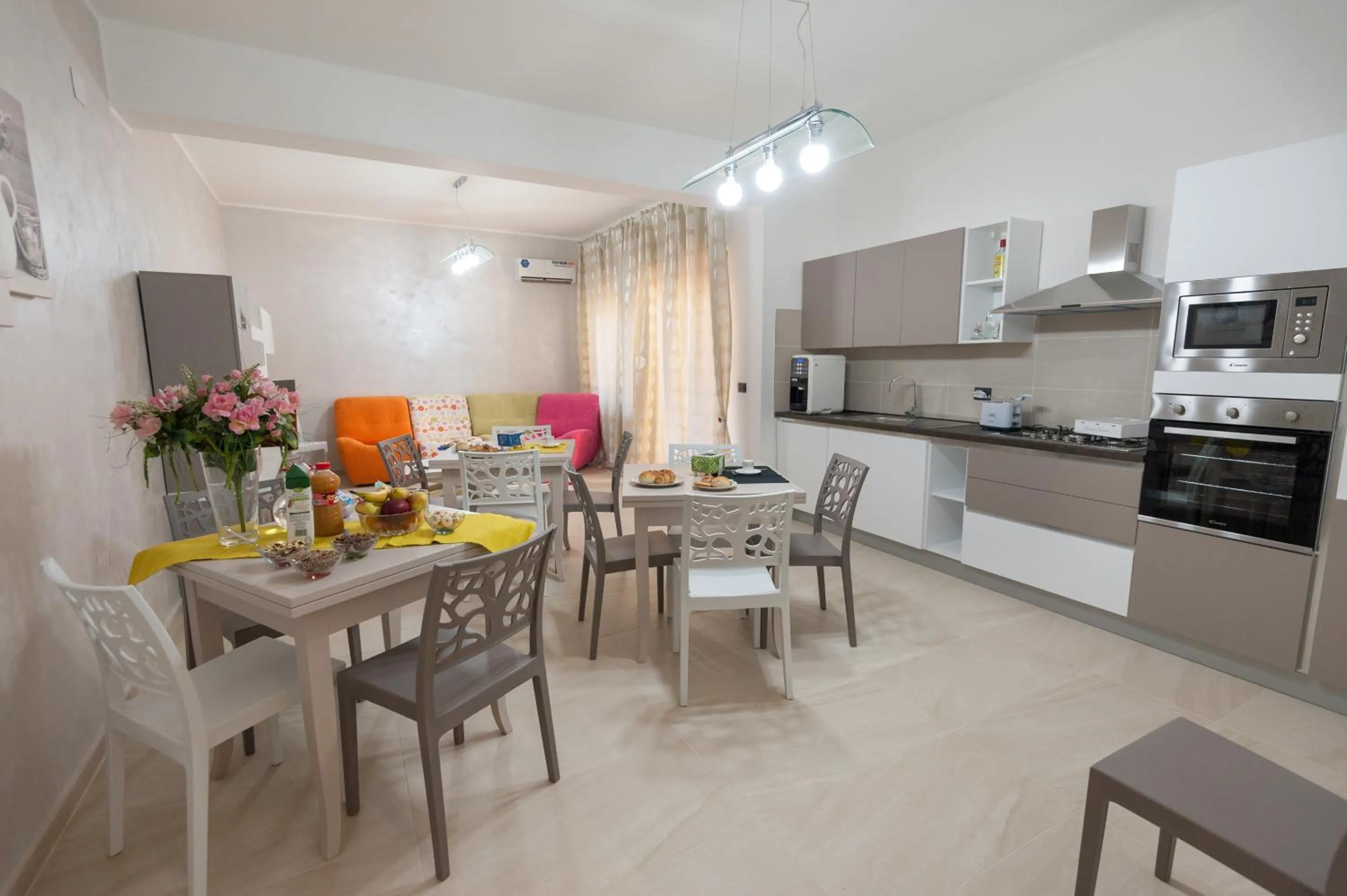 Communal lounge/ TV room in B&B Epipoli