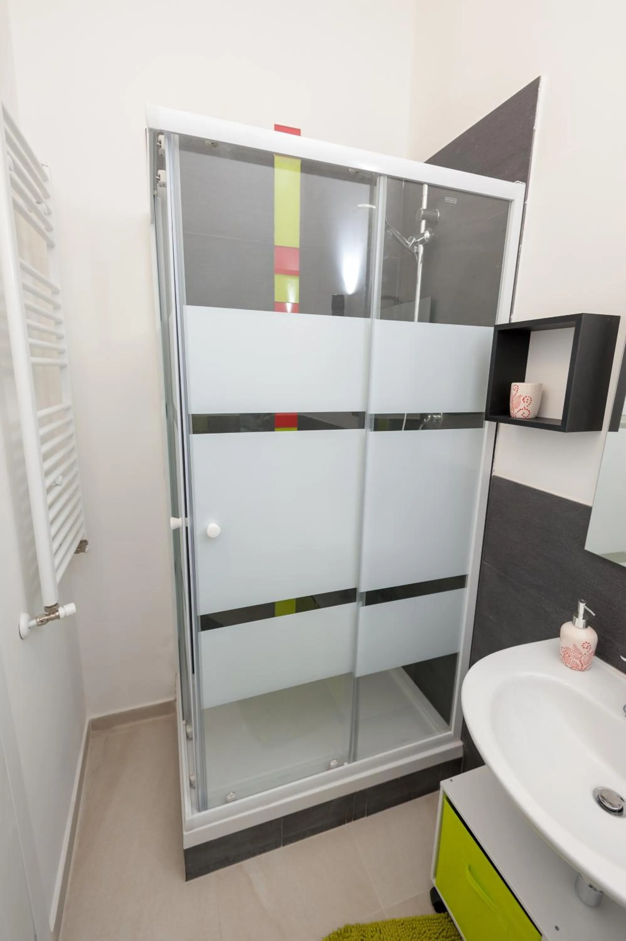 Shower in B&B Epipoli