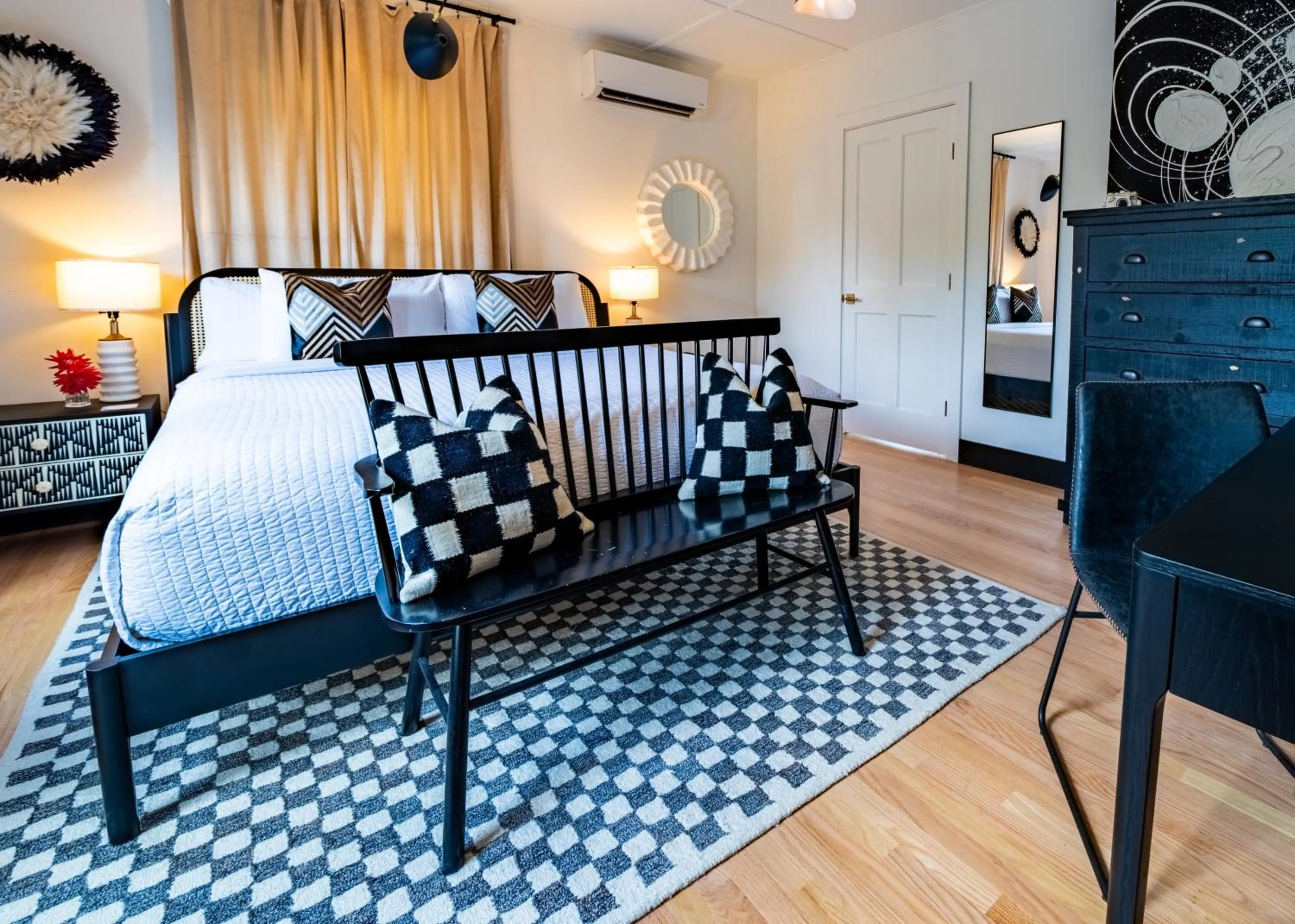 Bedroom, Bed in Twin Gables of Woodstock