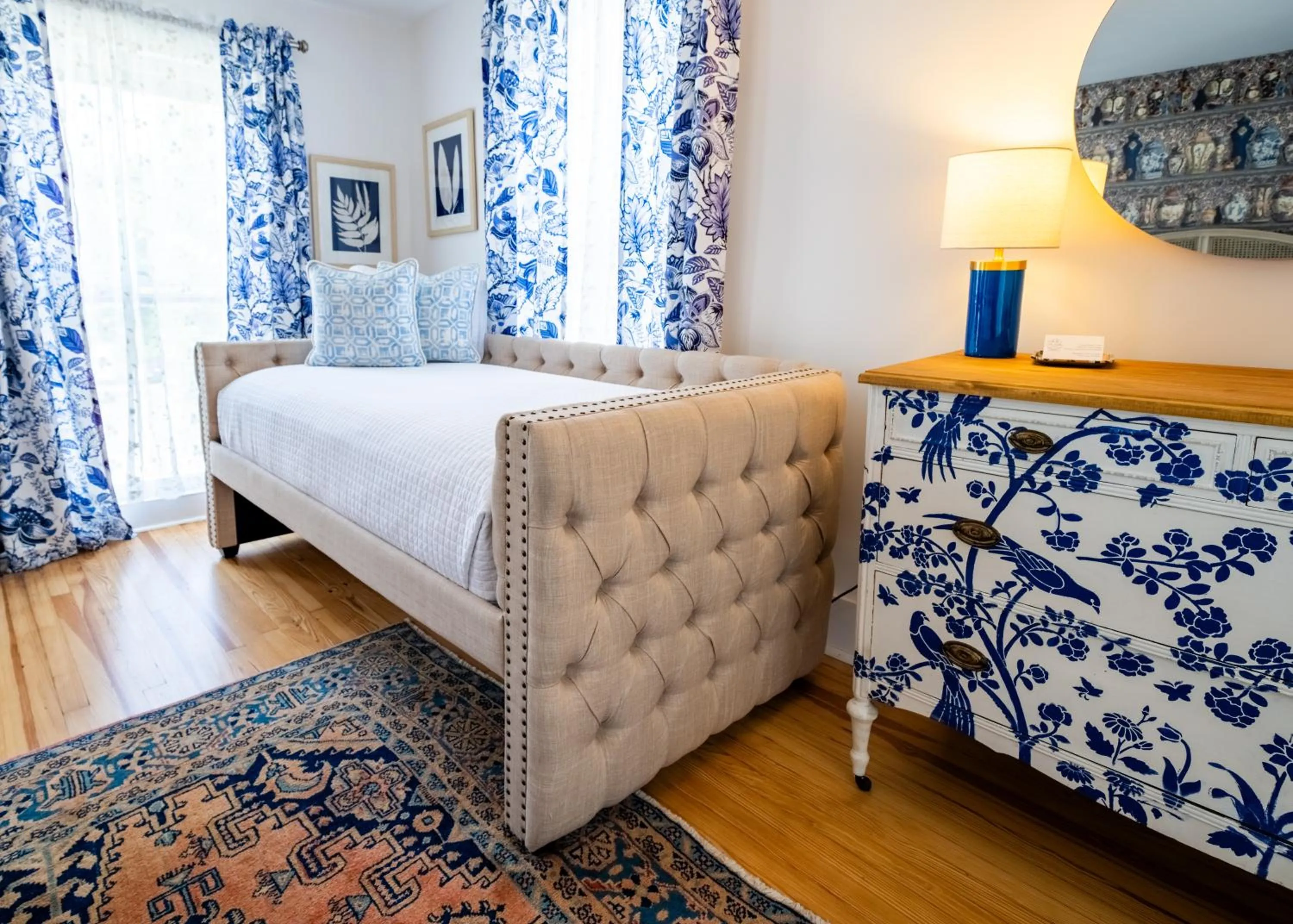 Bedroom, Bed in Twin Gables of Woodstock