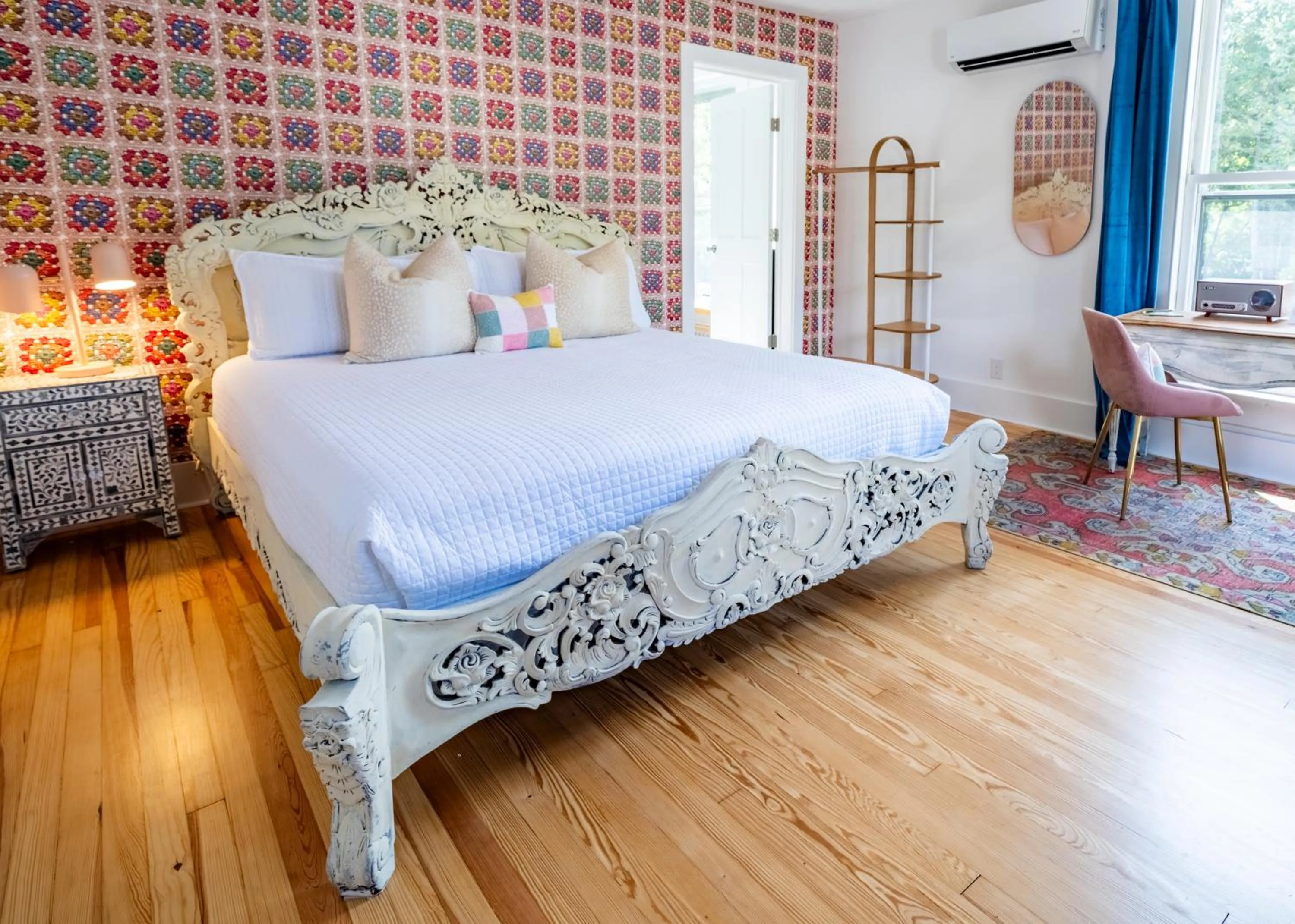 Bedroom, Bed in Twin Gables of Woodstock