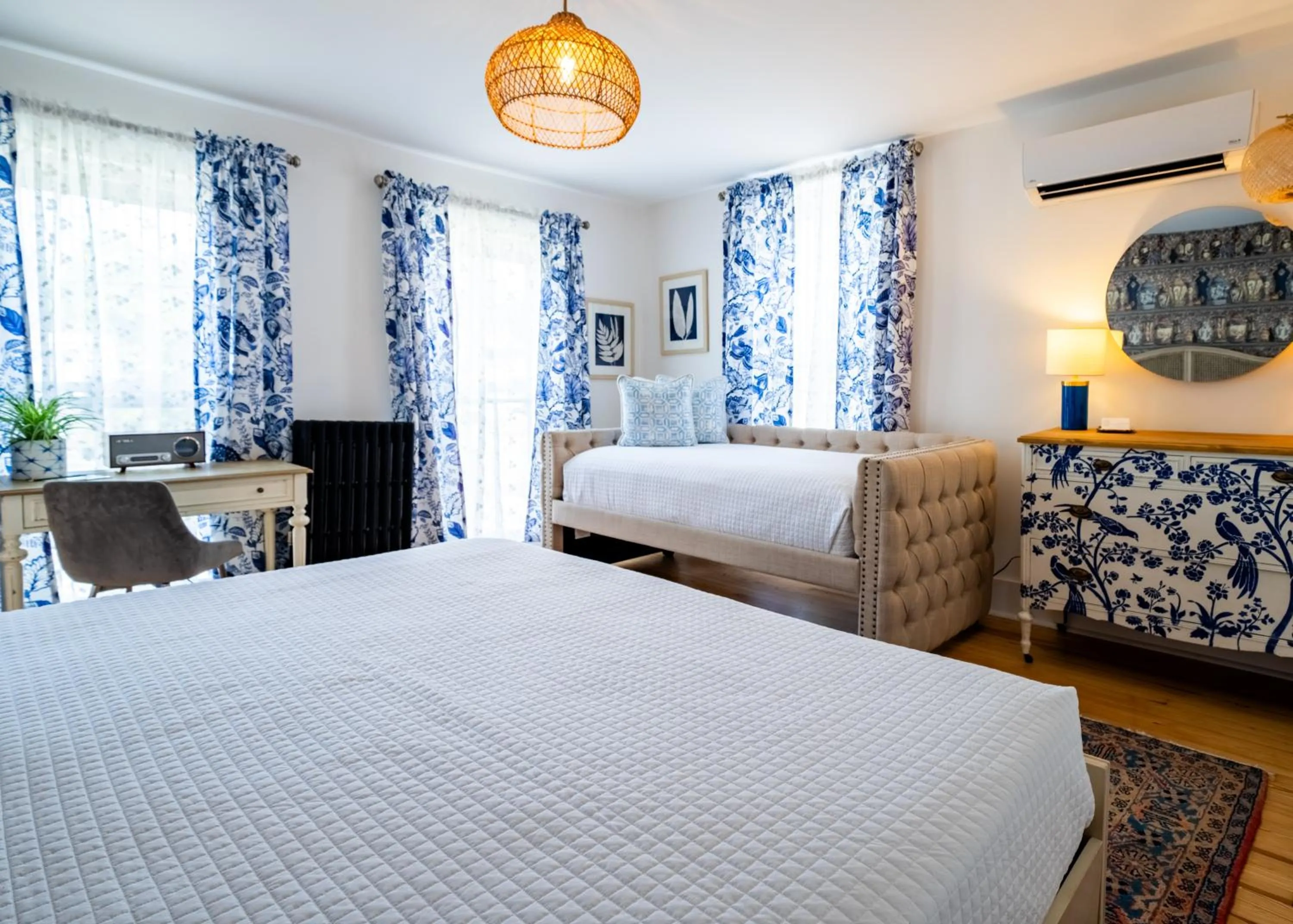 Bedroom, Bed in Twin Gables of Woodstock