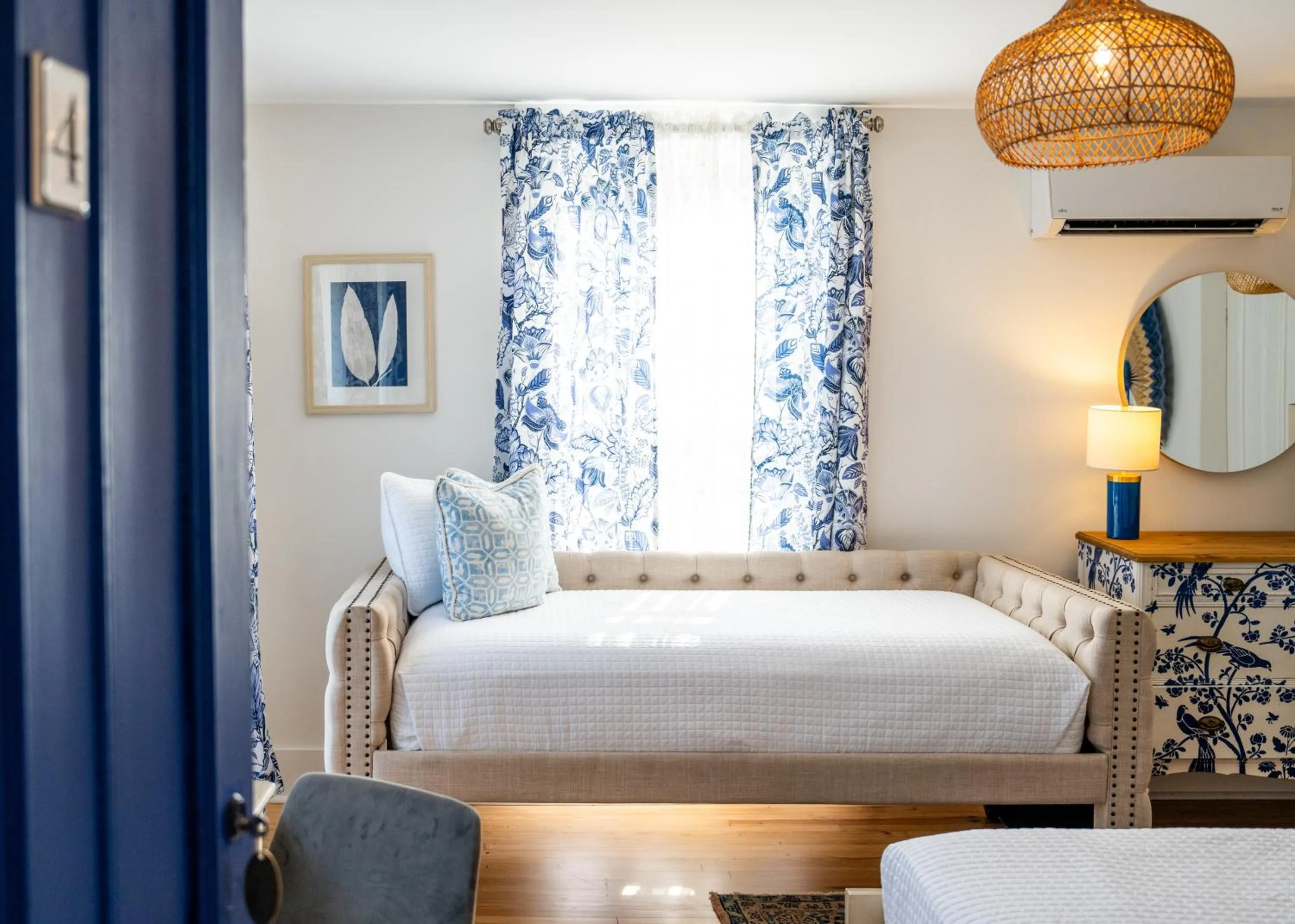 Bedroom, Bed in Twin Gables of Woodstock