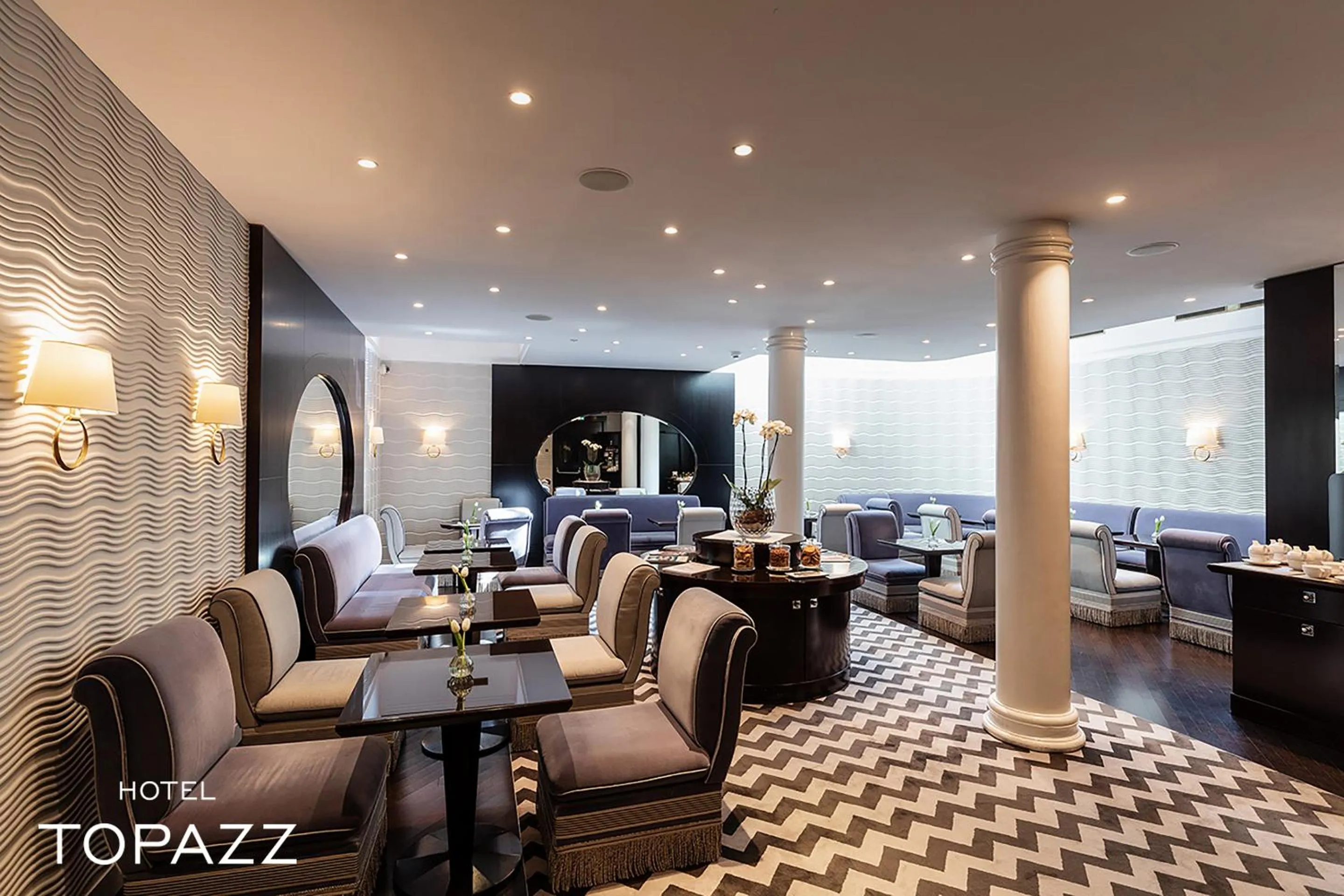 Restaurant/places to eat in Hotel Topazz & Lamée