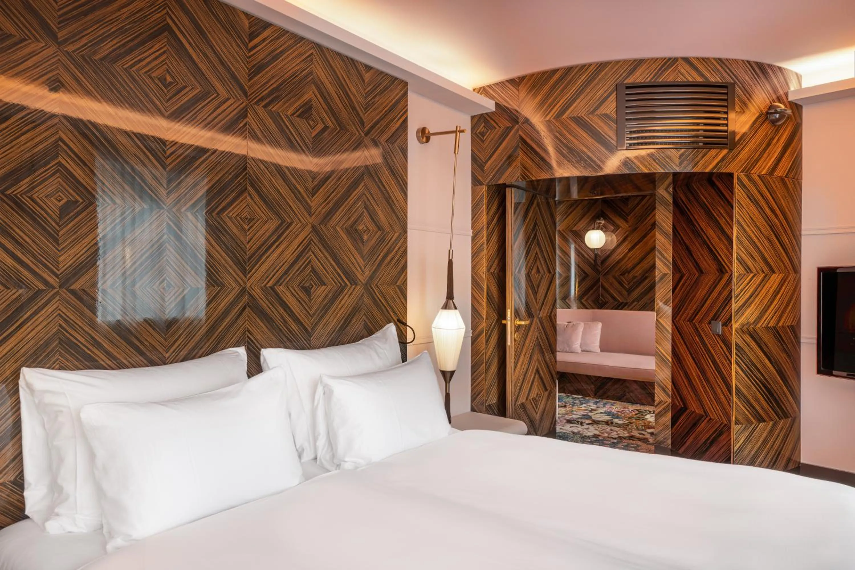 Living room, Bed in Hotel Topazz & Lamée