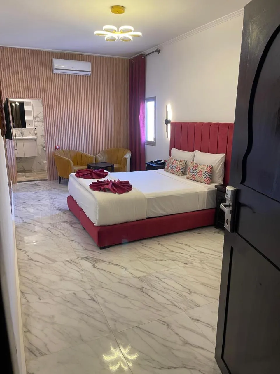 Bed in Hotel La Perle du Sud