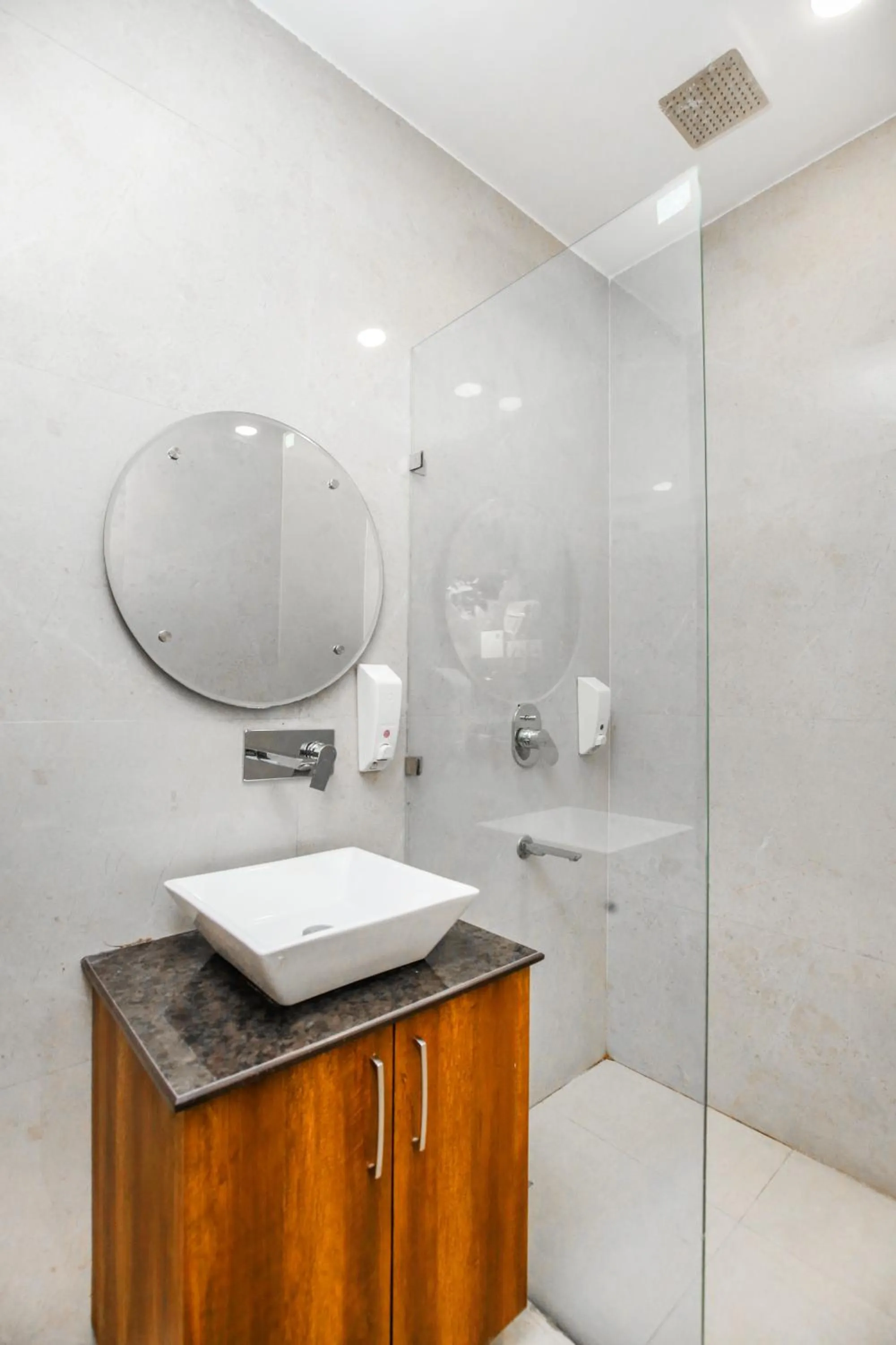 Shower in Hotel Karan Residency - 5 Min Walk From Golden Temple