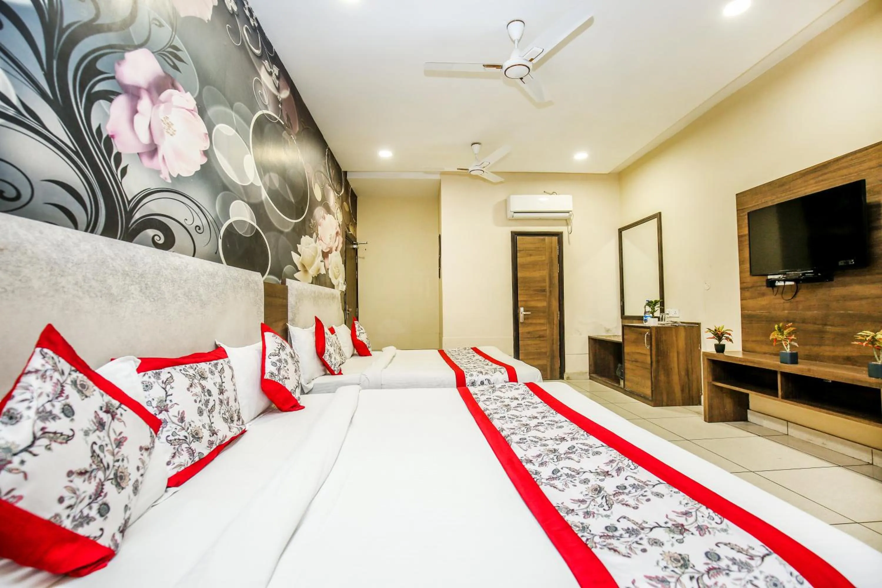 Bed in Hotel Karan Residency - 5 Min Walk From Golden Temple