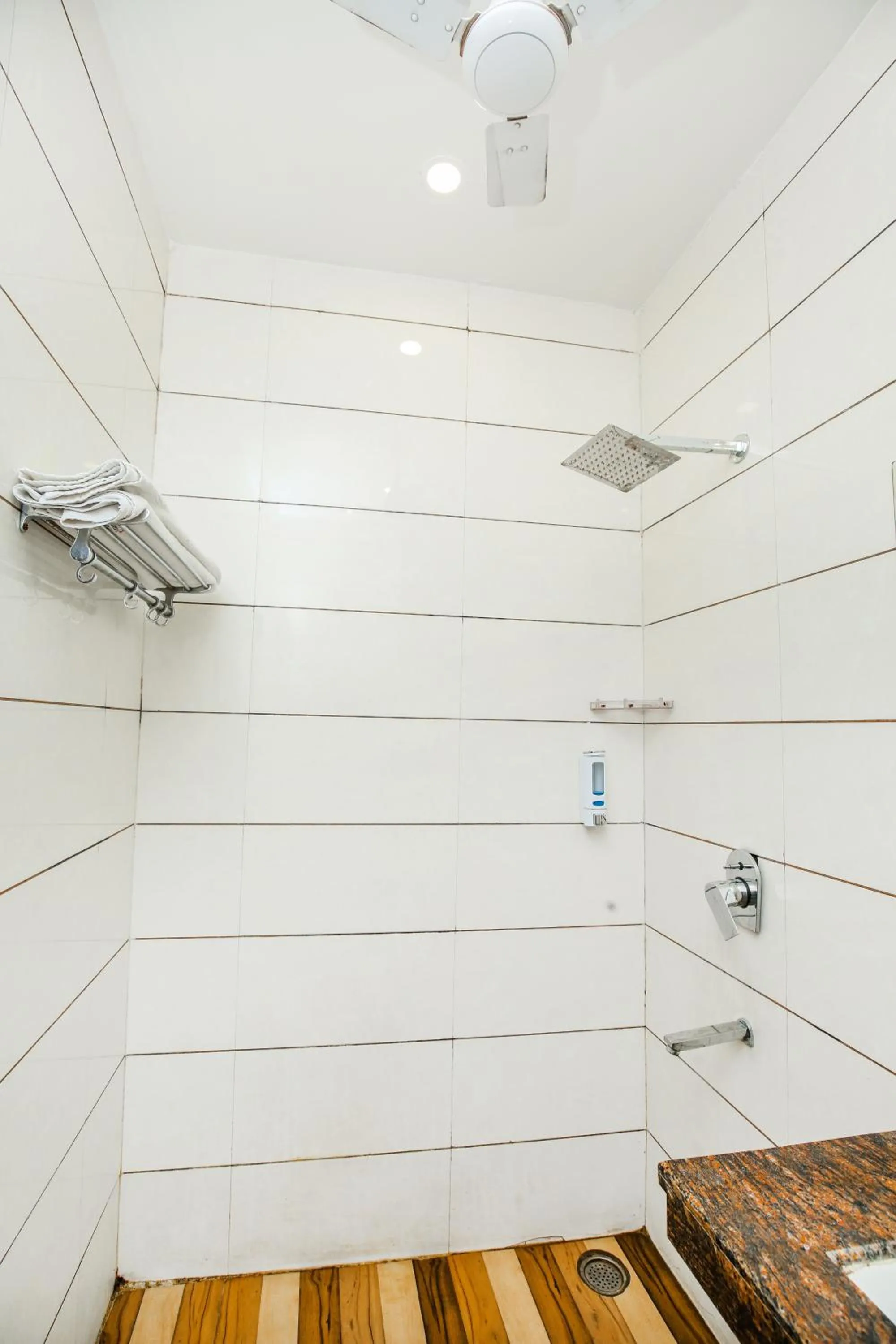 Shower in Hotel Karan Residency - 5 Min Walk From Golden Temple